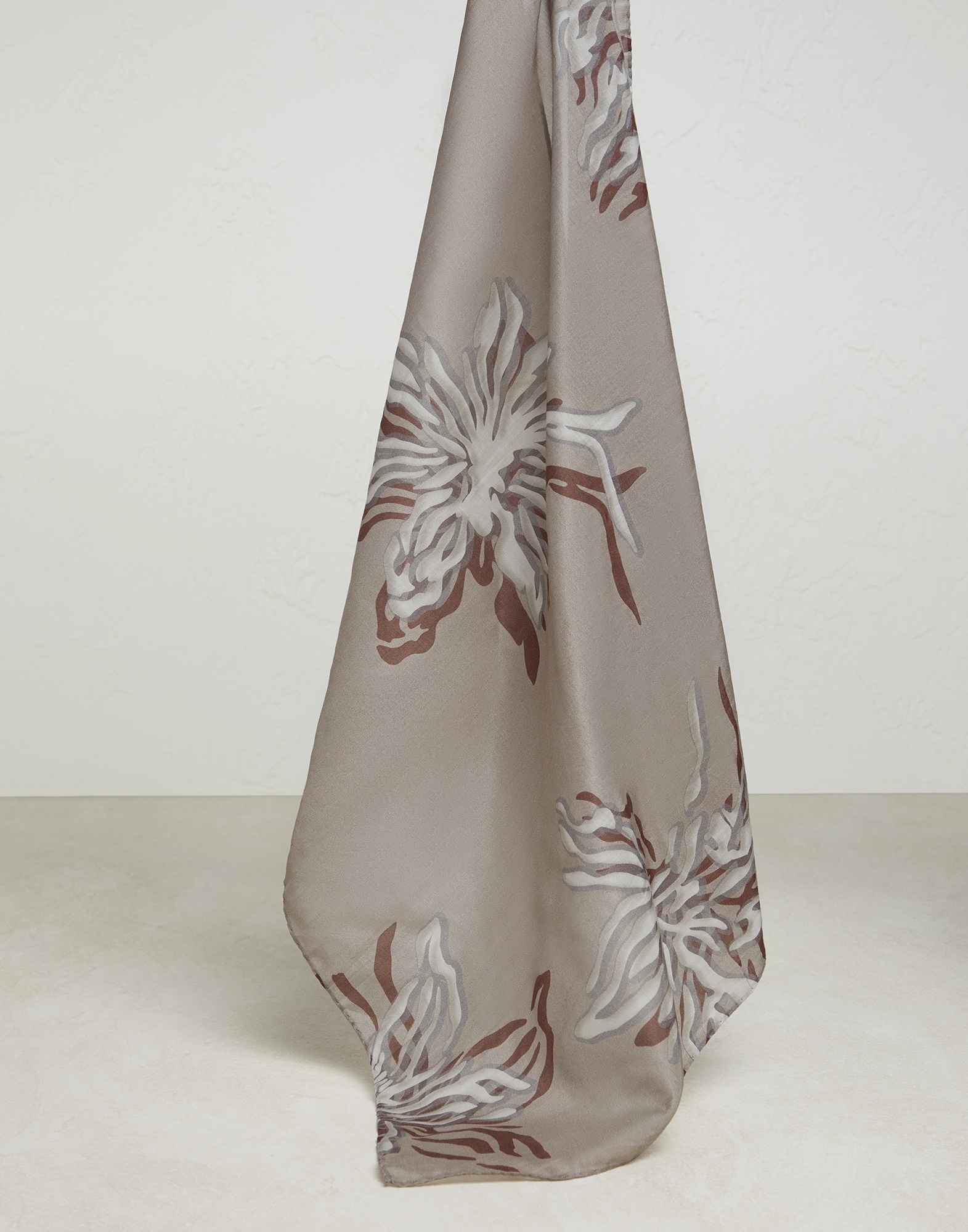 Cotton and silk marine flower print foulard - 1