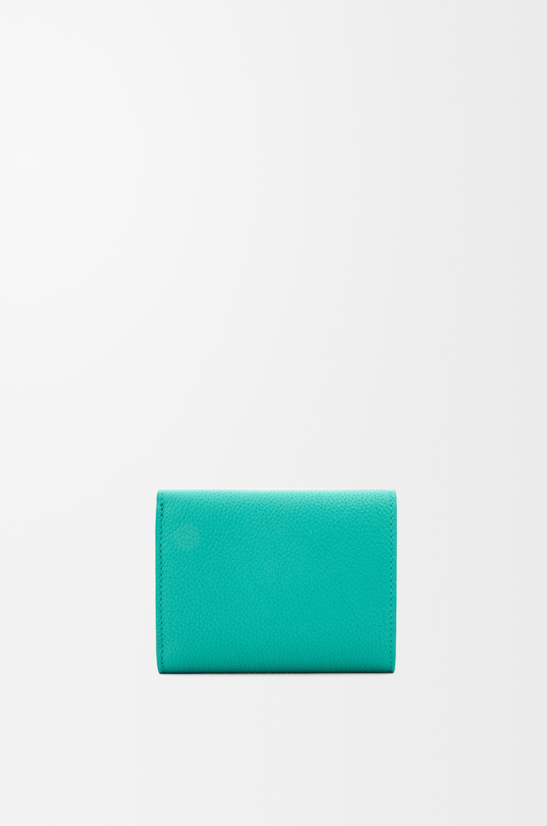 Pebble trifold wallet in pebble grain calfskin - 5