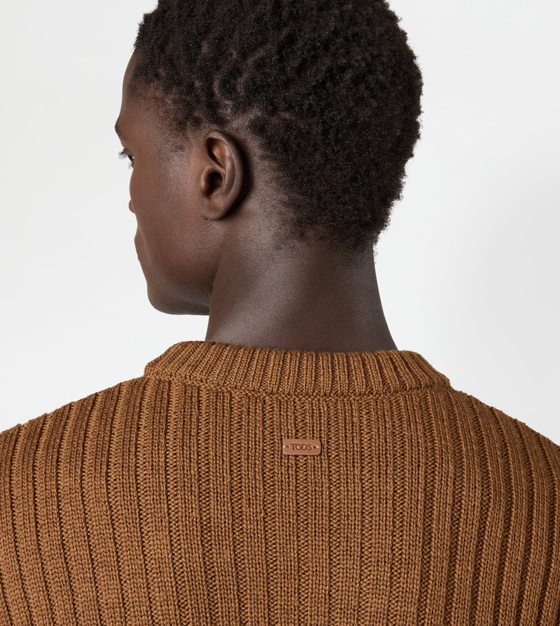 ROUND-NECK PULLOVER IN MERINO WOOL - BROWN 6