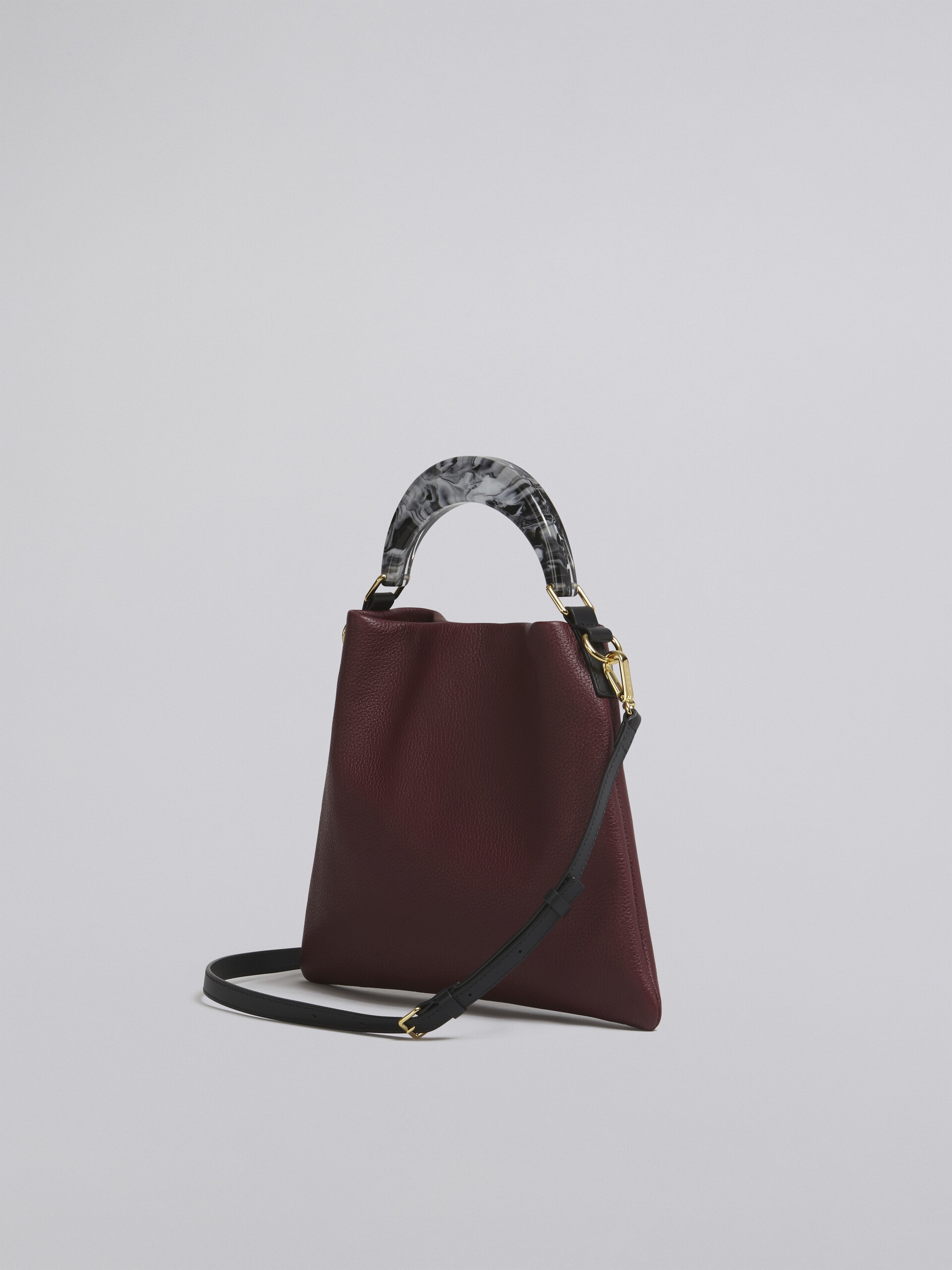 HOBO BAG IN RED GRAINED CALFSKIN AND RESIN HANDLE - 2