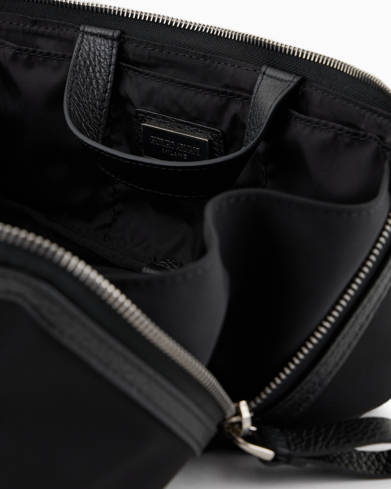 NYLON AND LEATHER WASHBAG - 3