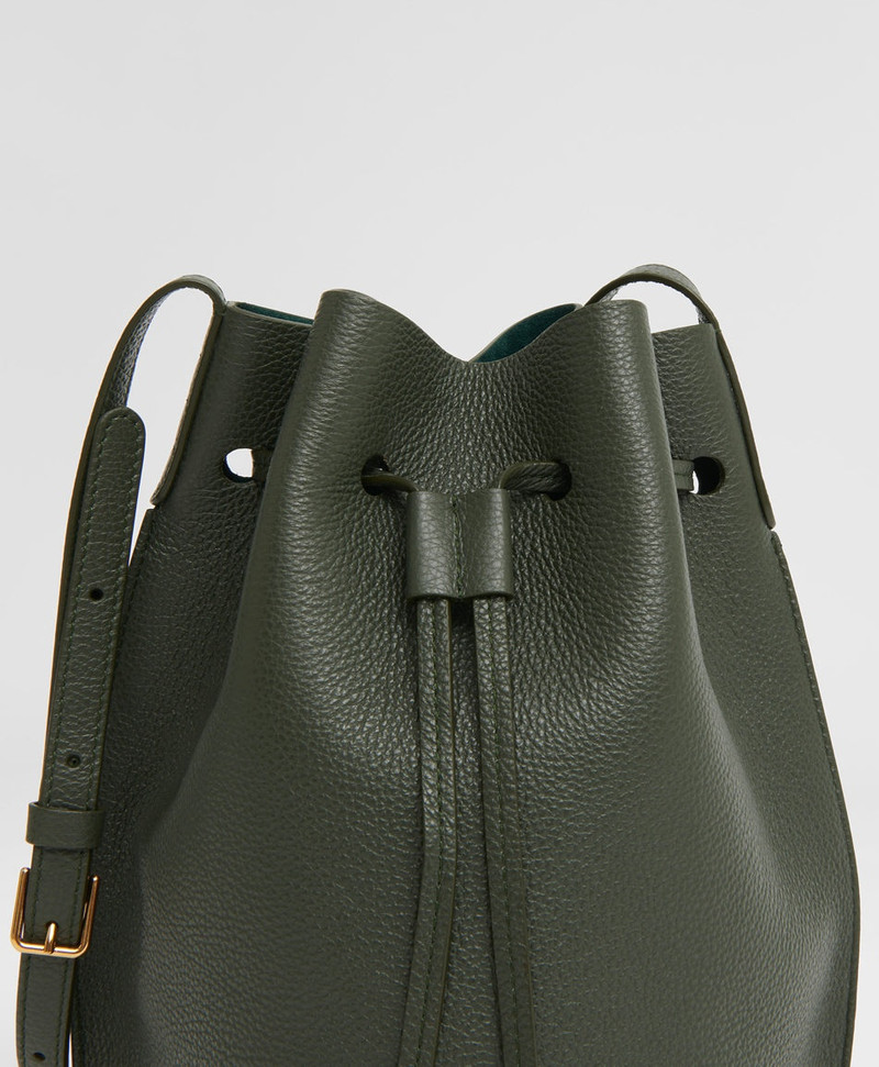 CHAMPAGNE BUCKET BAG 3