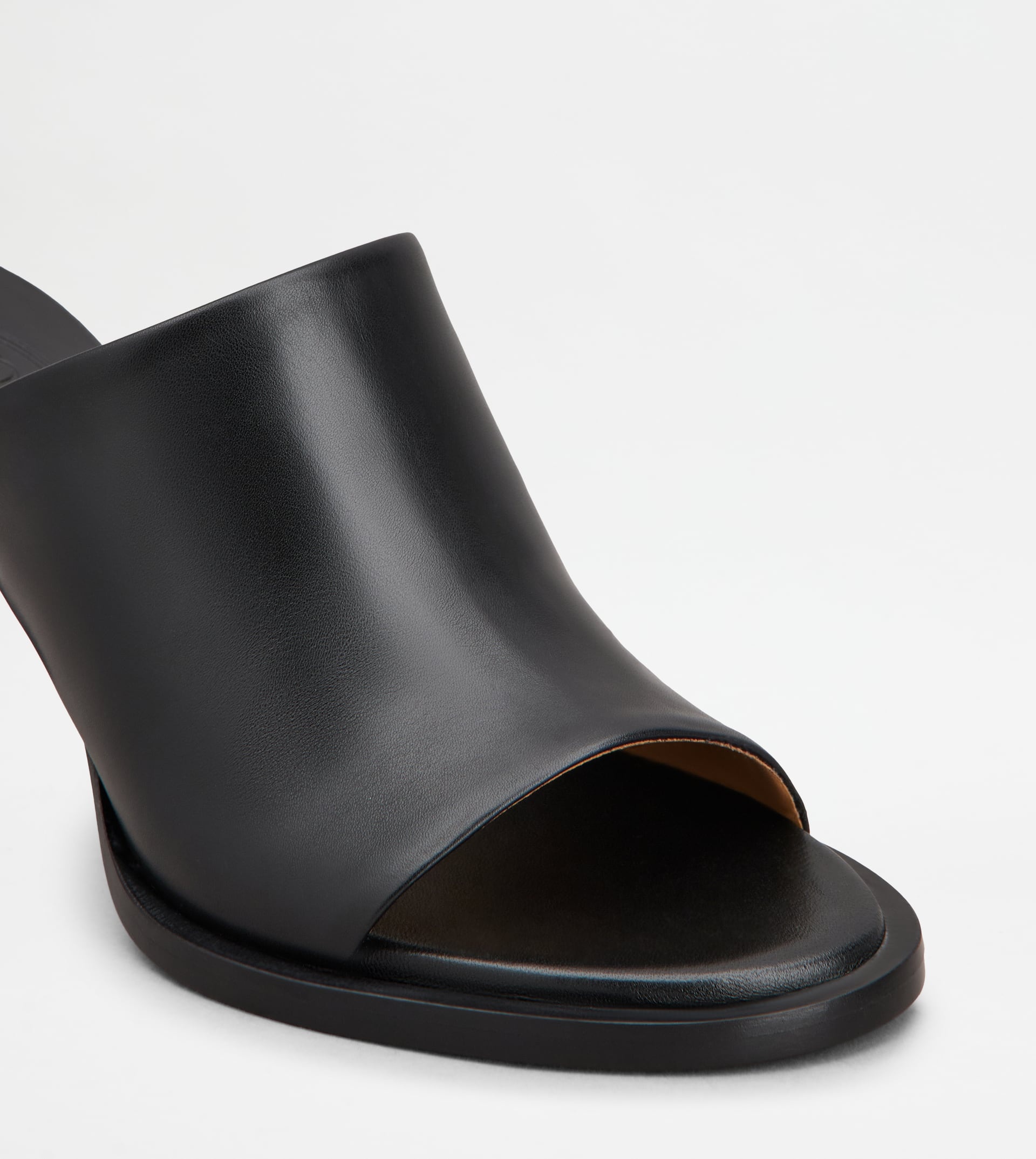 MULES IN LEATHER - BLACK - 5