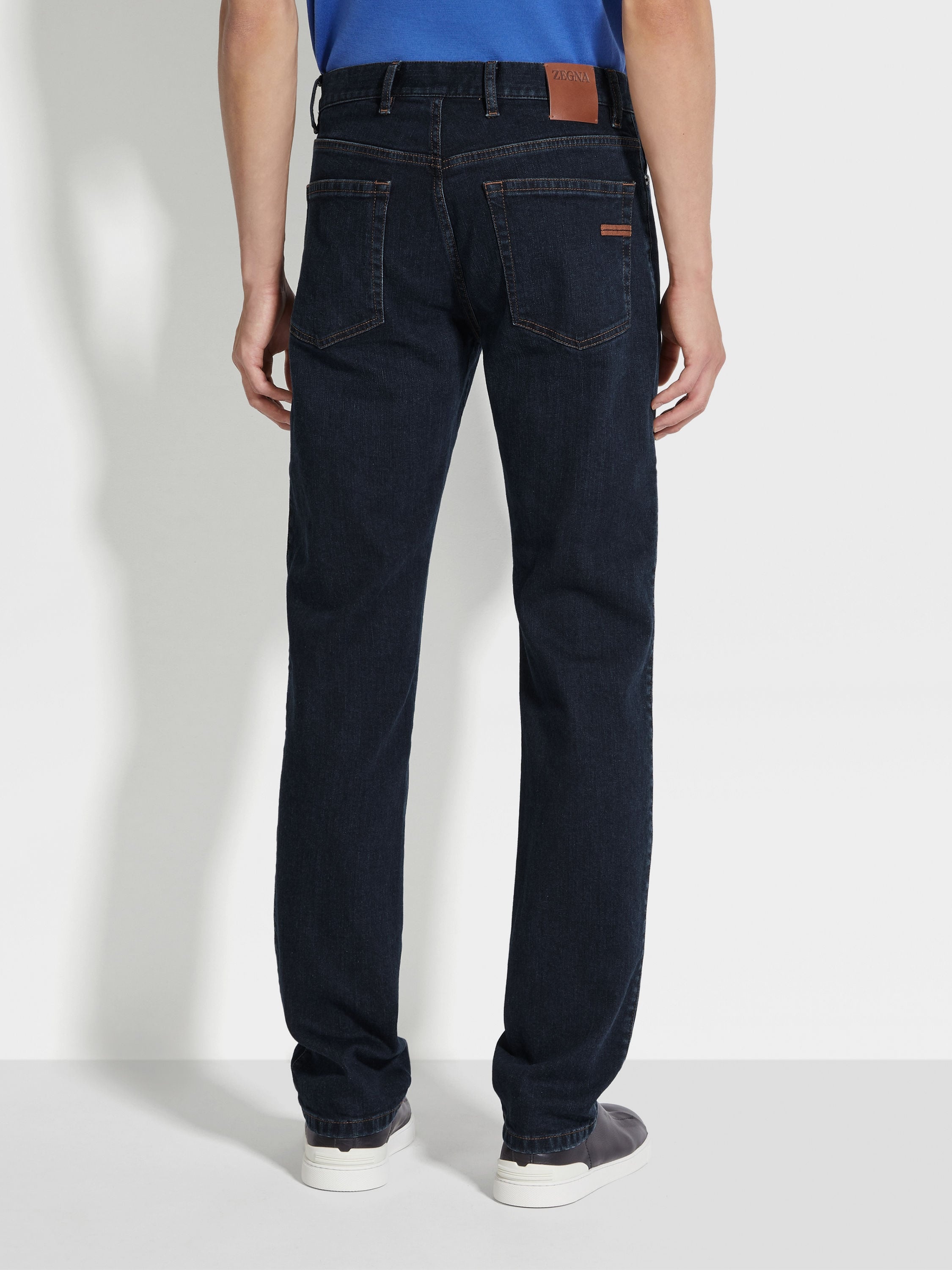 DARK BLUE RINSE-WASHED STRETCH COTTON ROCCIA JEANS - 6