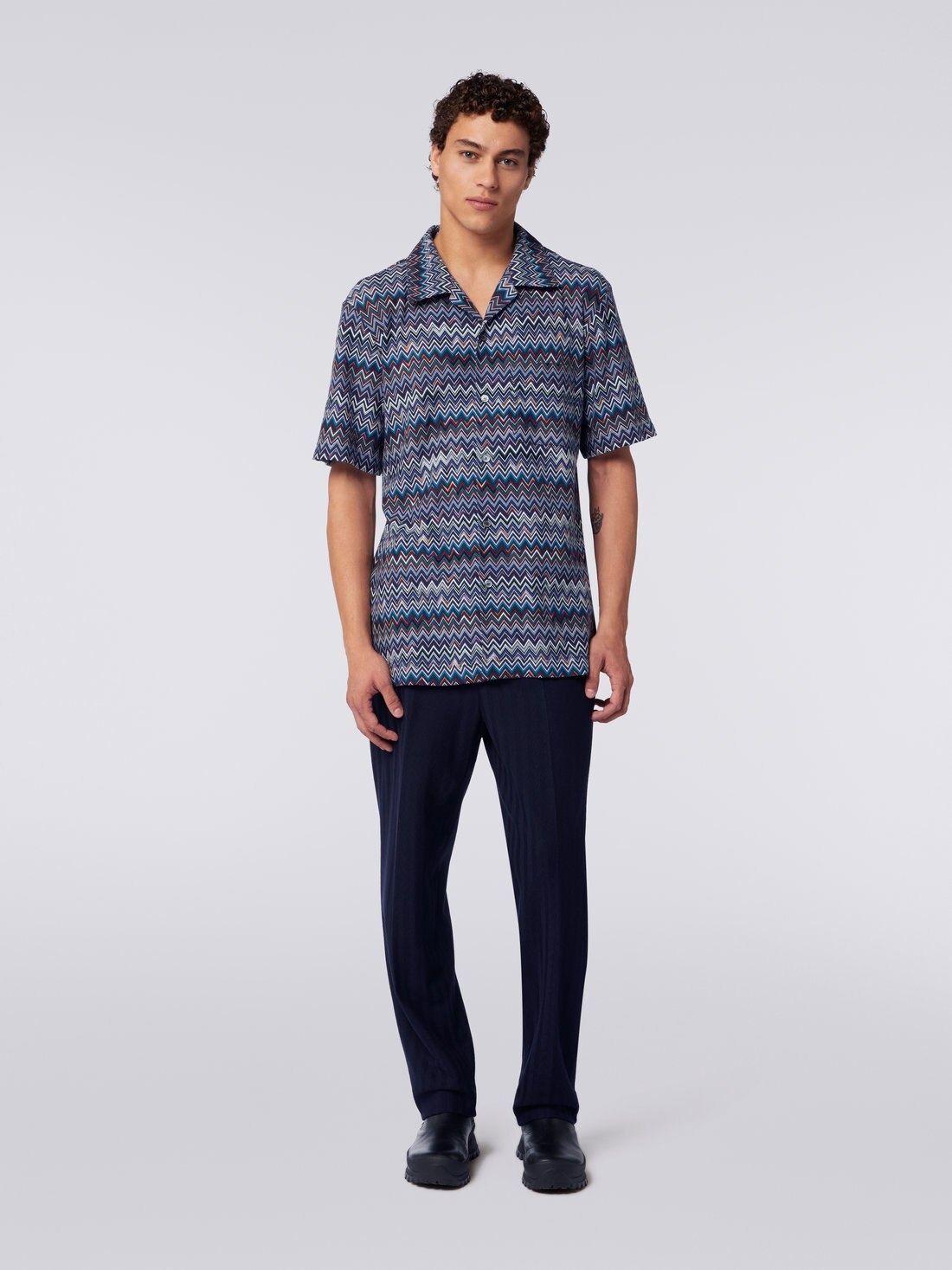 Short-sleeved bowling shirt in zigzag cotton and viscose - 2