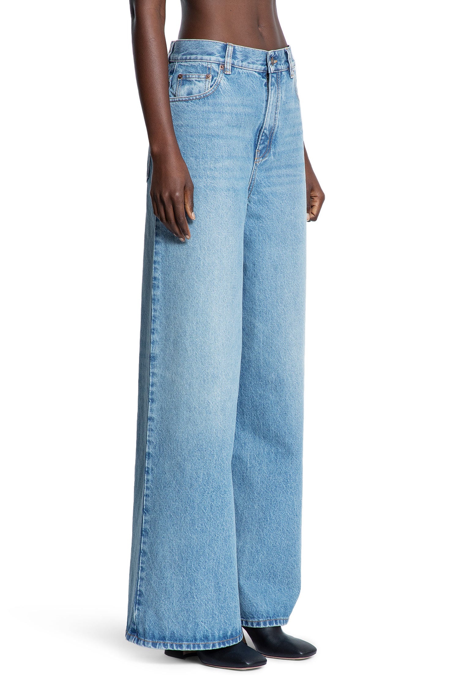 High-Rise-Wide-Leg-Jeans-In-Light-Wash-Denim - 3