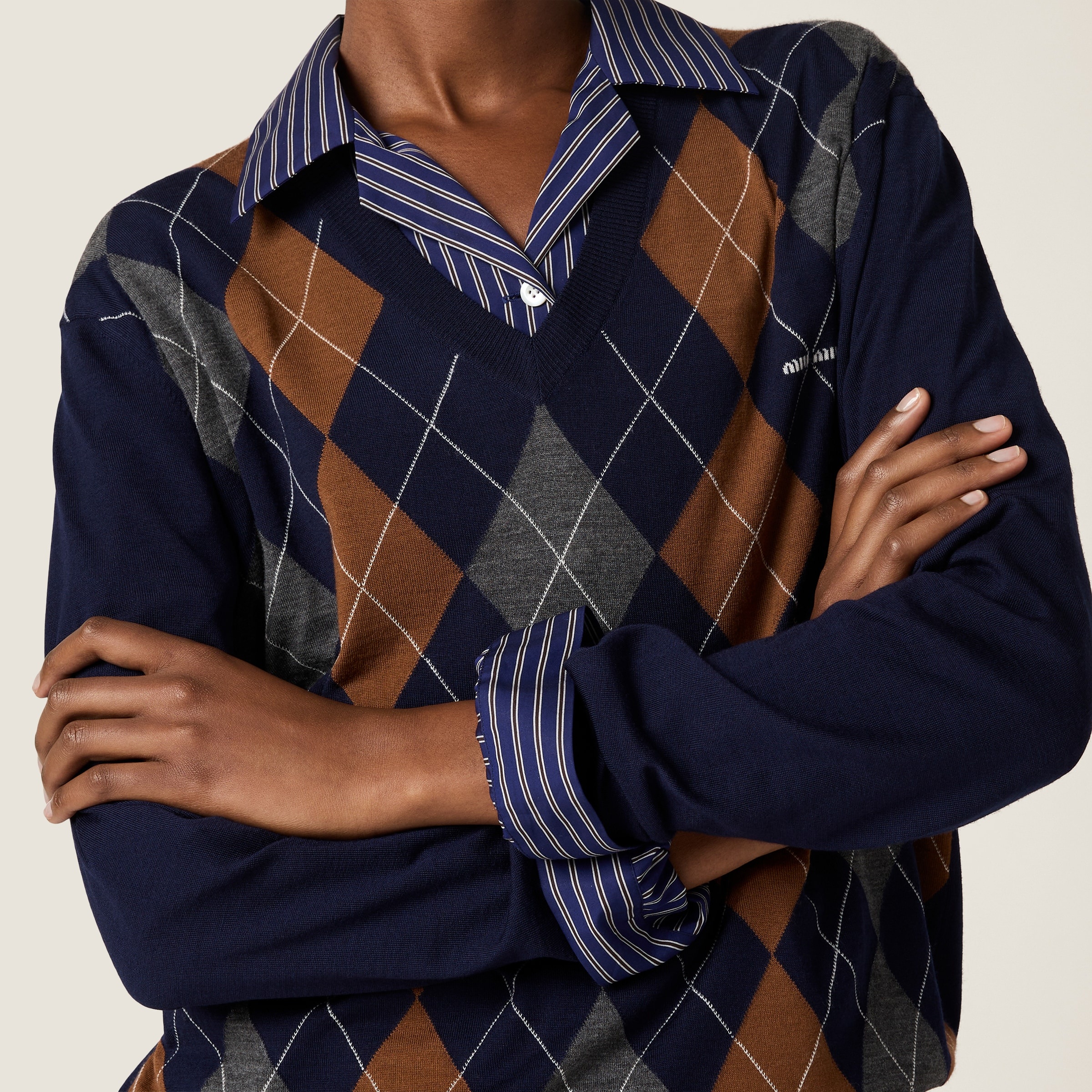 V-necked wool sweater - 4
