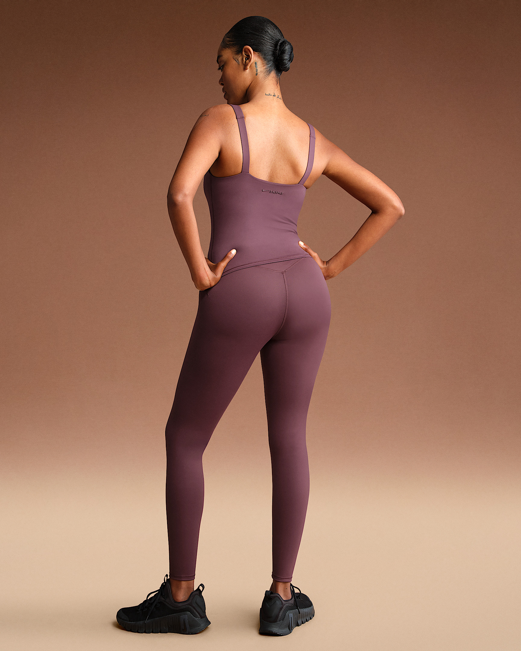 NikeSKIMS Matte Women's High-Waisted 26" Leggings - 4