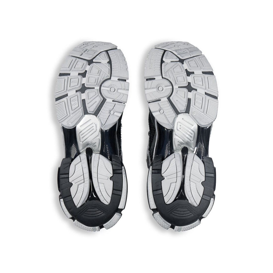 Men's Runner Sneaker in Black/silver - 7