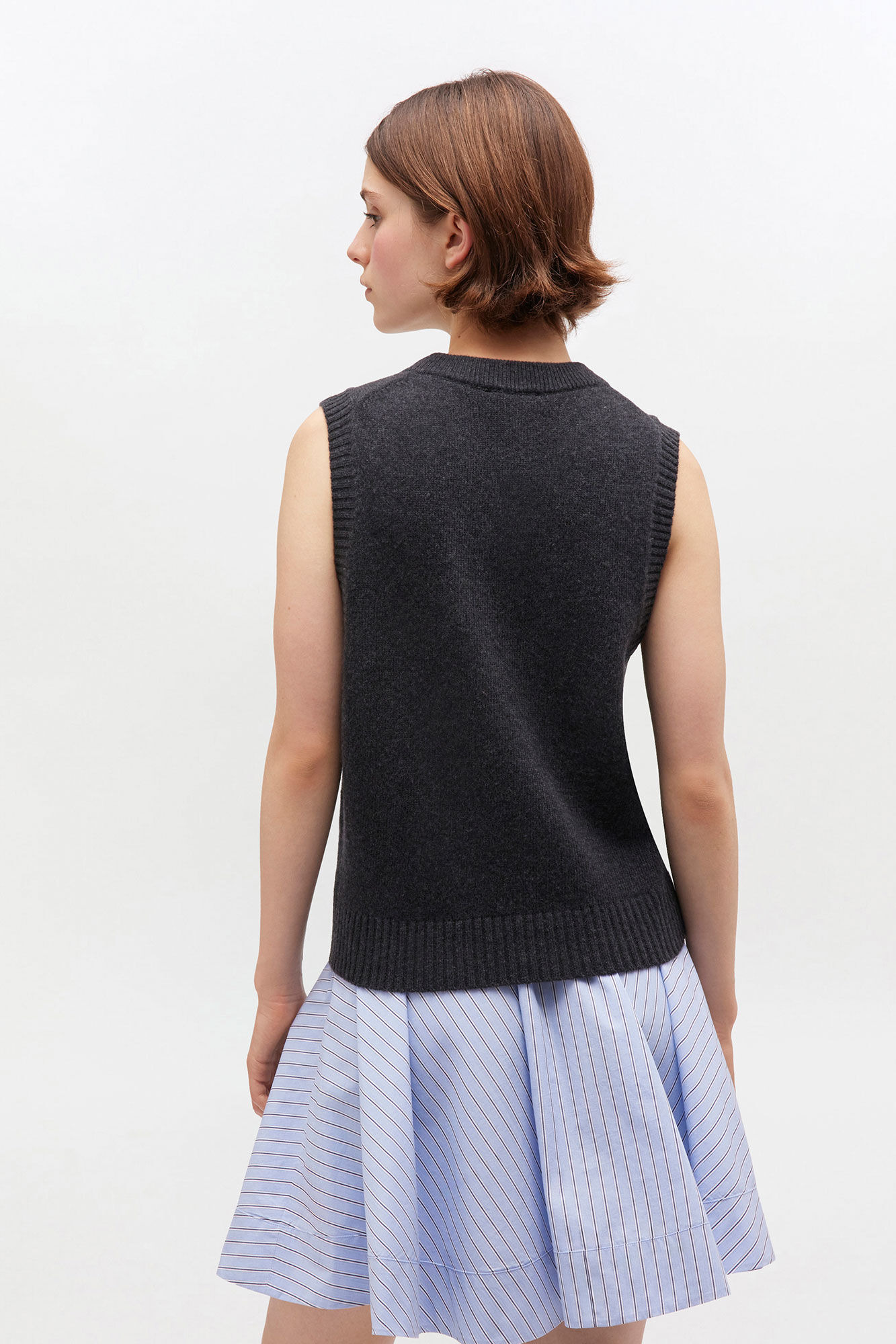 DARK GREY ROSE WOOL VEST - 4