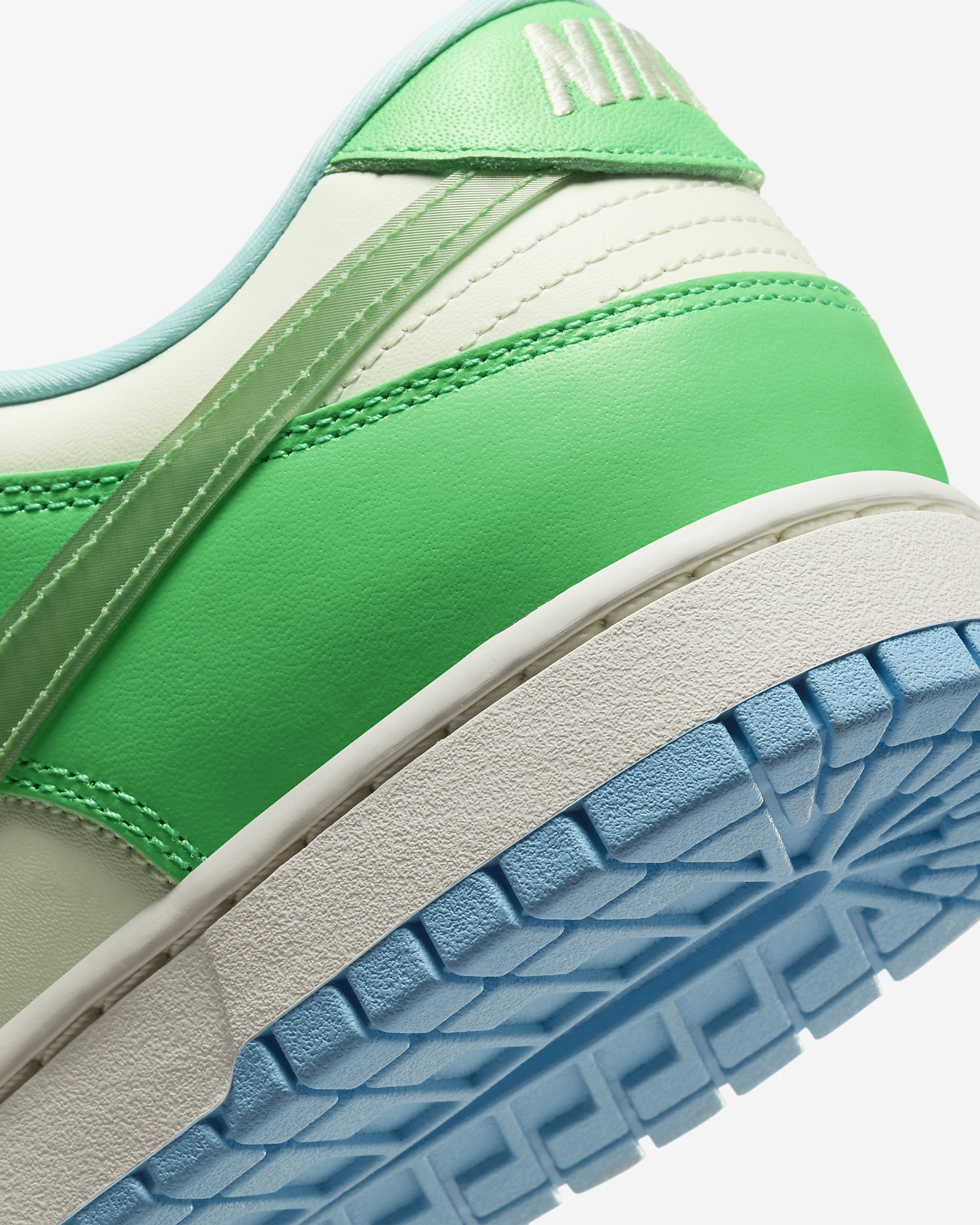 Nike Men's Dunk Low Retro Shoes - 8