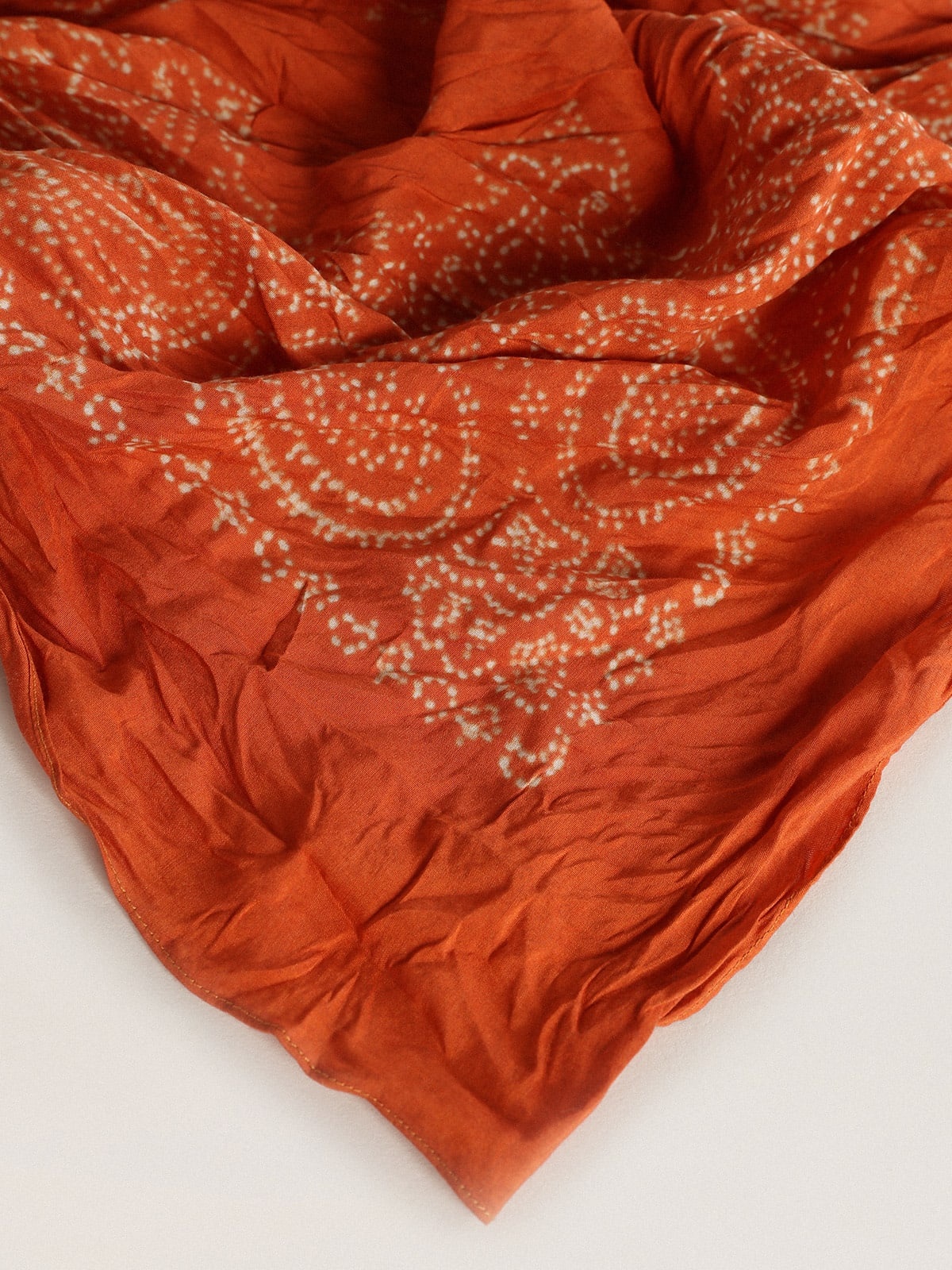 Rust-colored scarf with dotted paisley pattern - 2