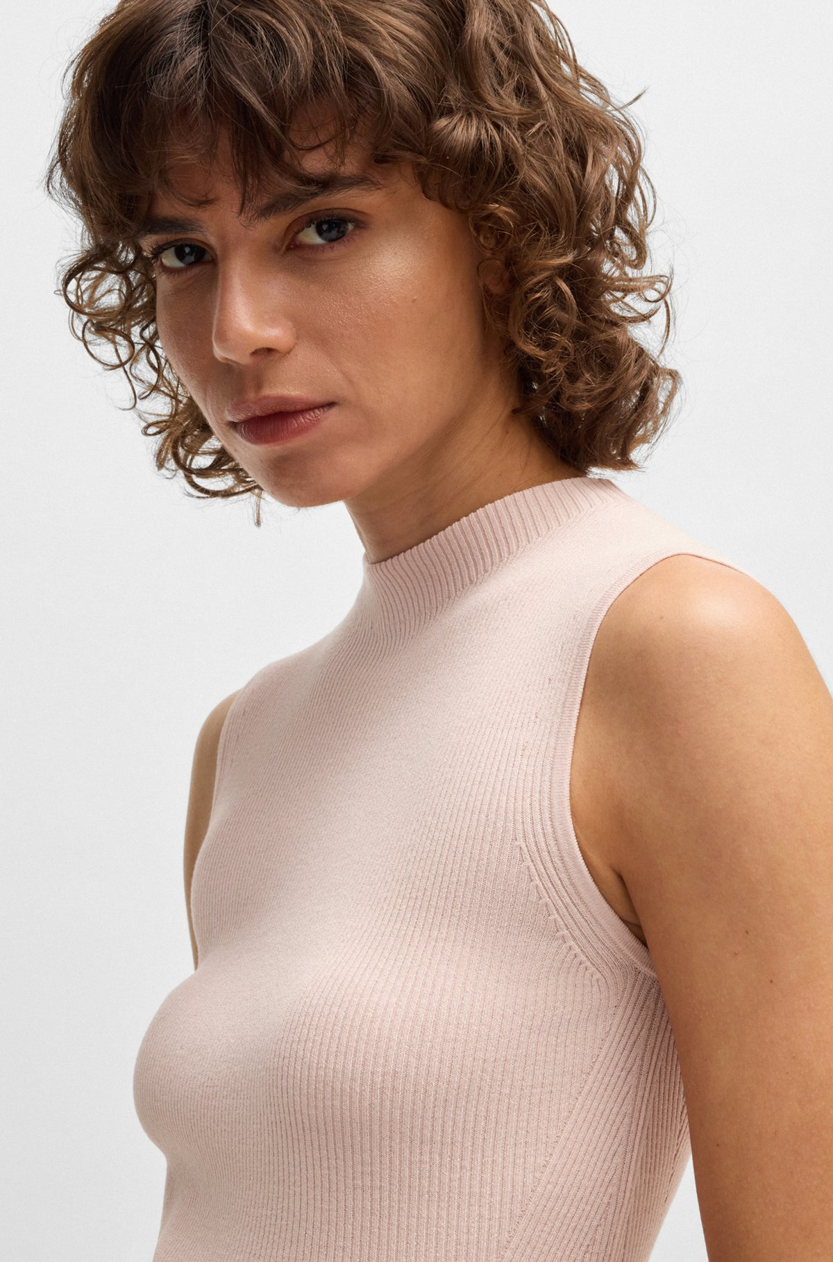 SLEEVELESS MOCK-NECK TOP IN RIBBED FABRIC - 5