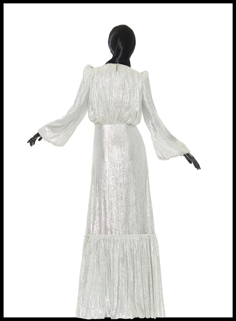 THE VAMPIRE’S WIFE THE ROYAL SORCERESS DRESS outlook