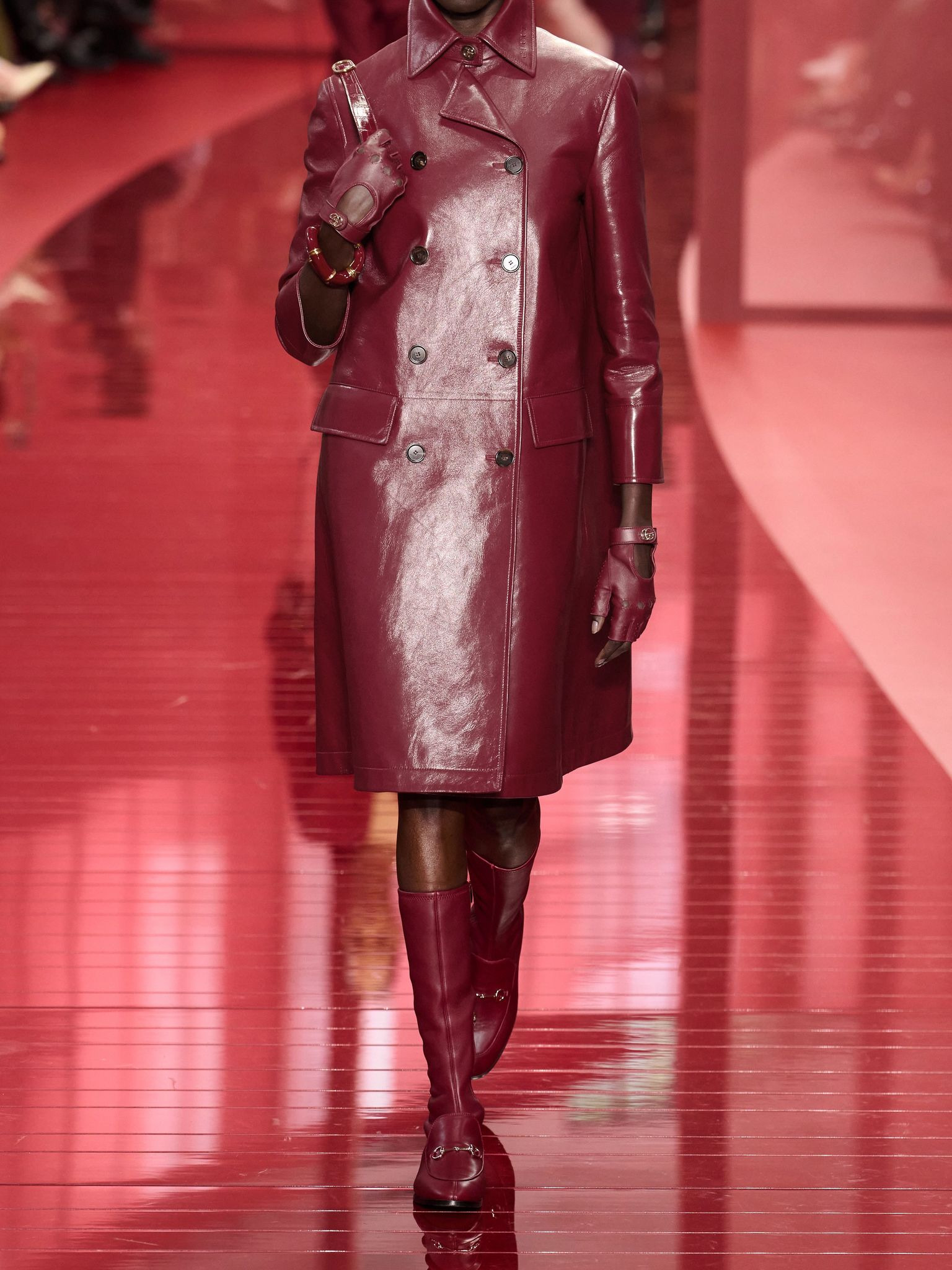 Double-breasted glossed-leather trench coat Burgundy - 4