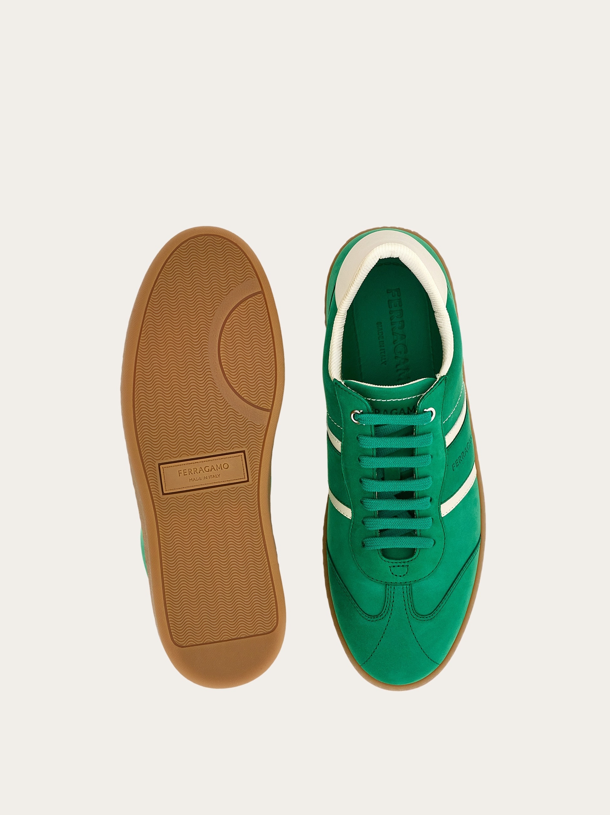 Low top sneaker with signature - 5