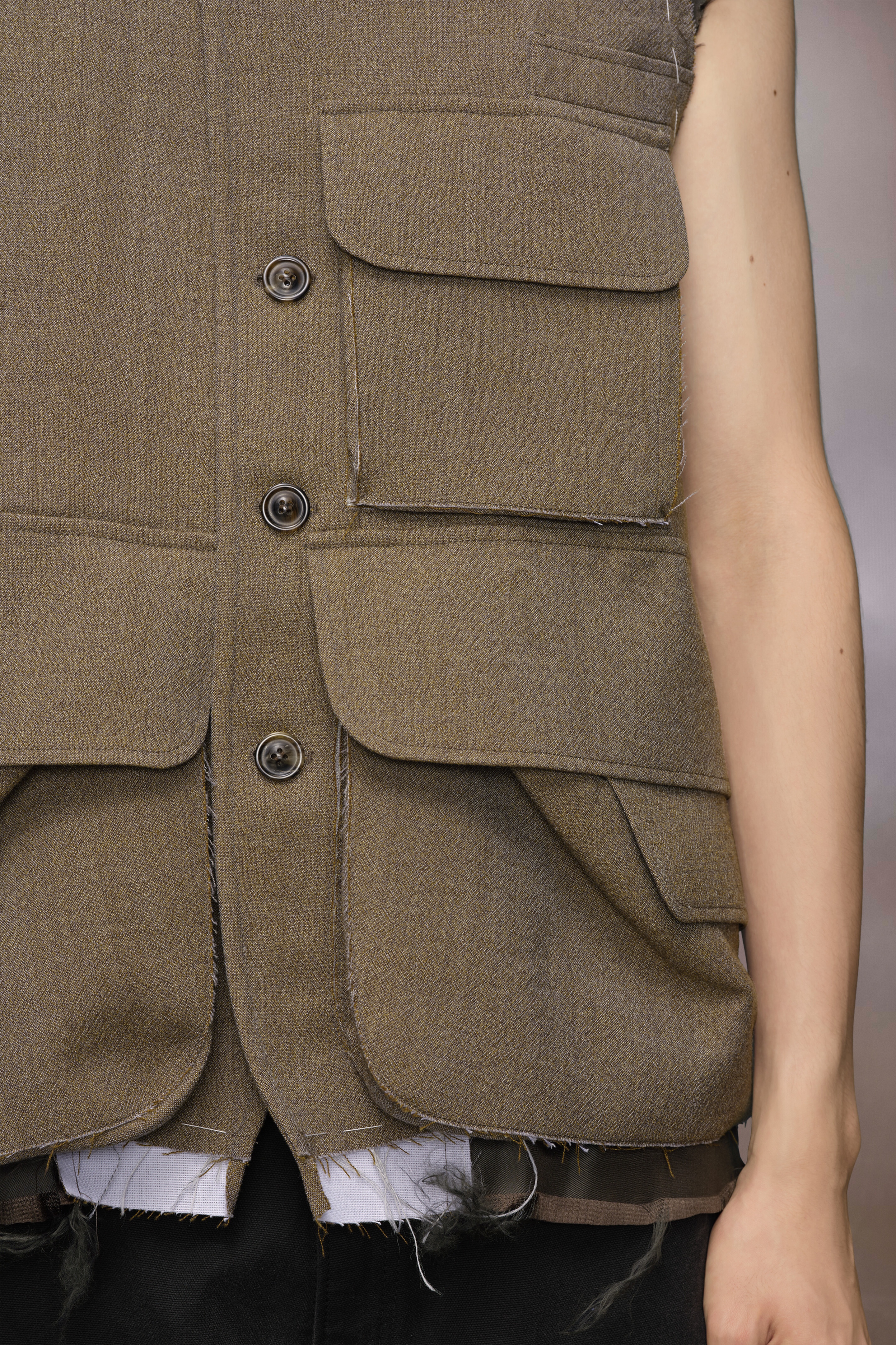 Sleeveless wool jacket - 6