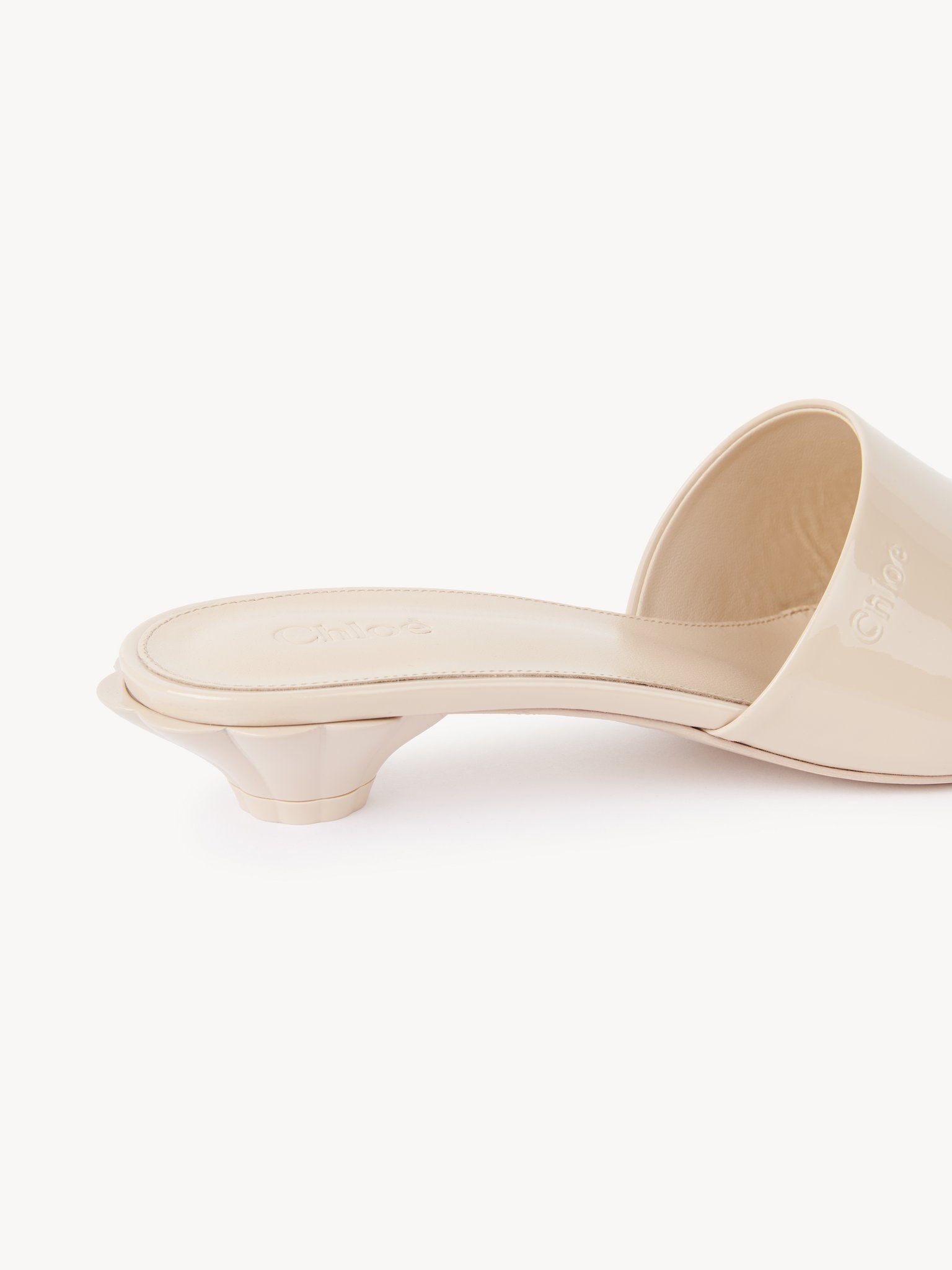 【Chloe】FLOWER MULES◆CHC25U09USG Chloé | Flower Sandals Mule at Ekseption - EKSEPTION USA
