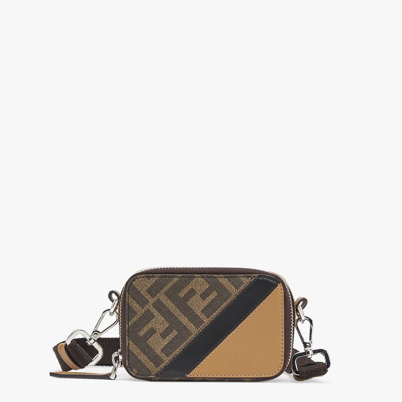 Compact mini pouch with zip fastening. The cross-body strap is adjustable and detachable. Made of te 1