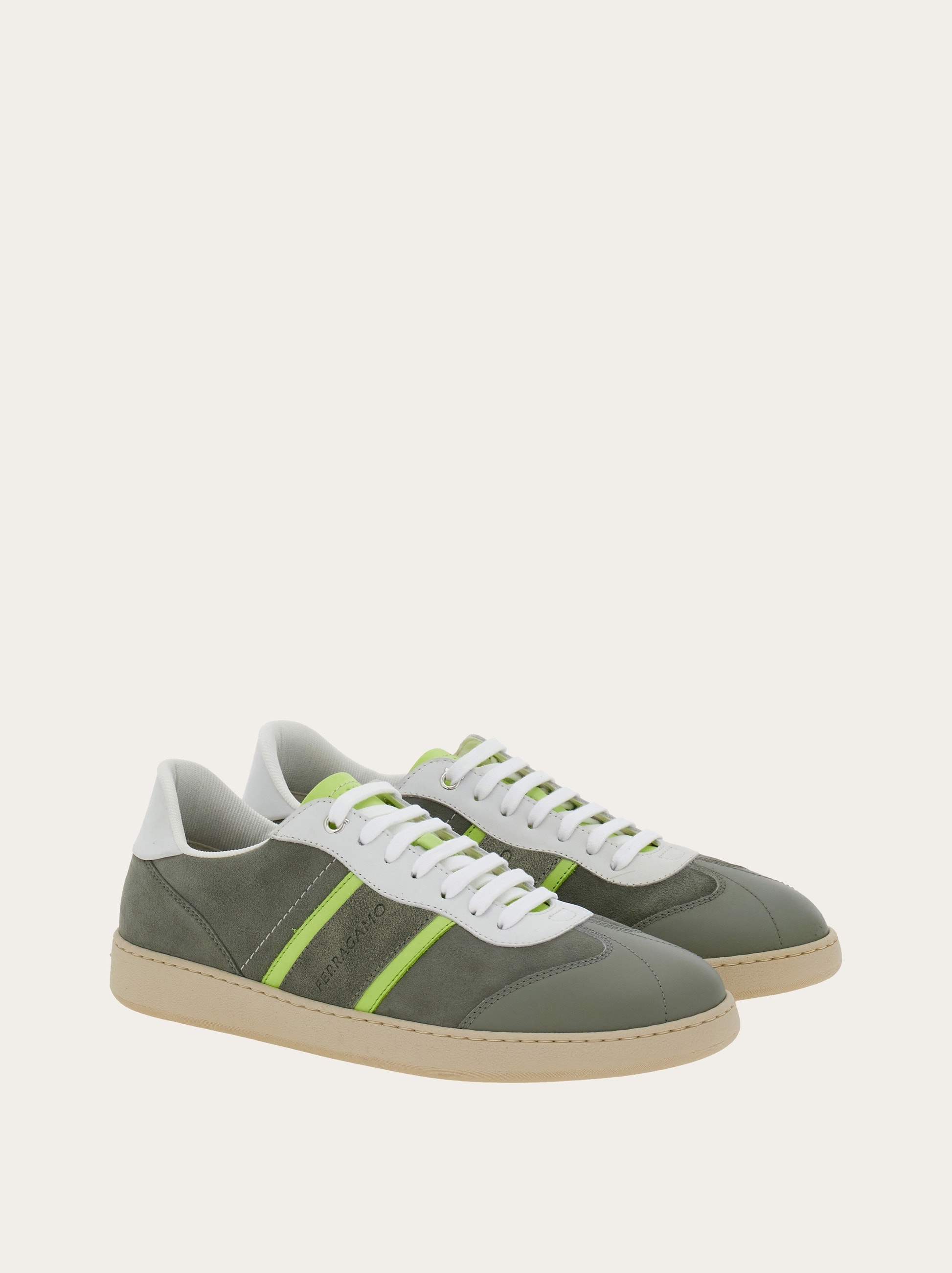 Low top sneaker with signature - 4