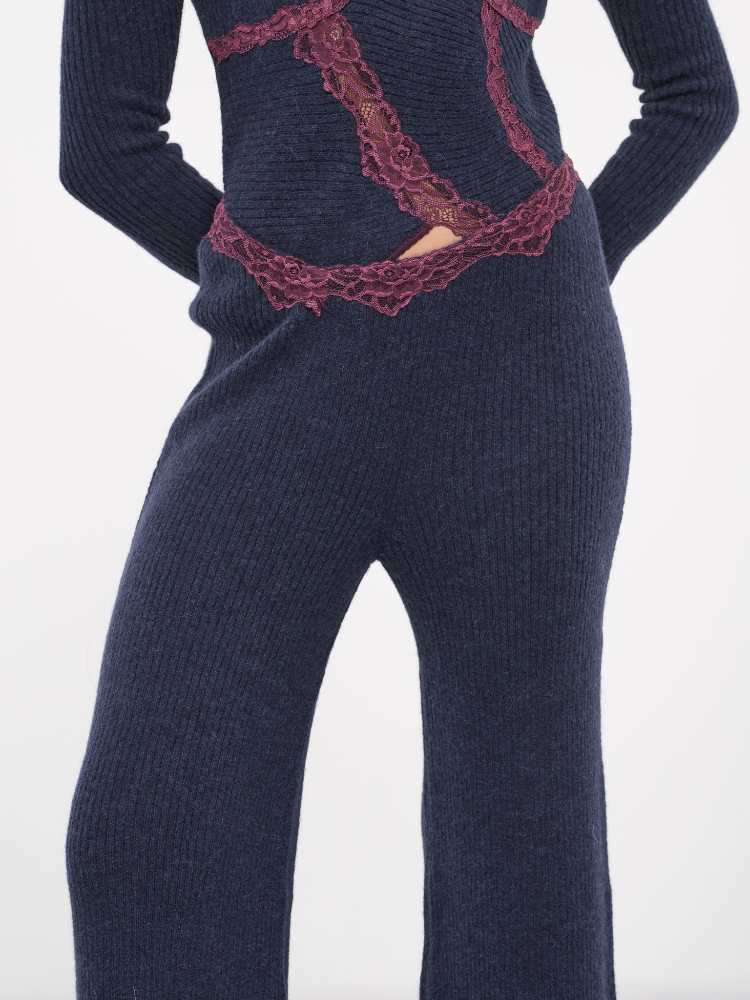 V-Shaped Lace Leggings - 4