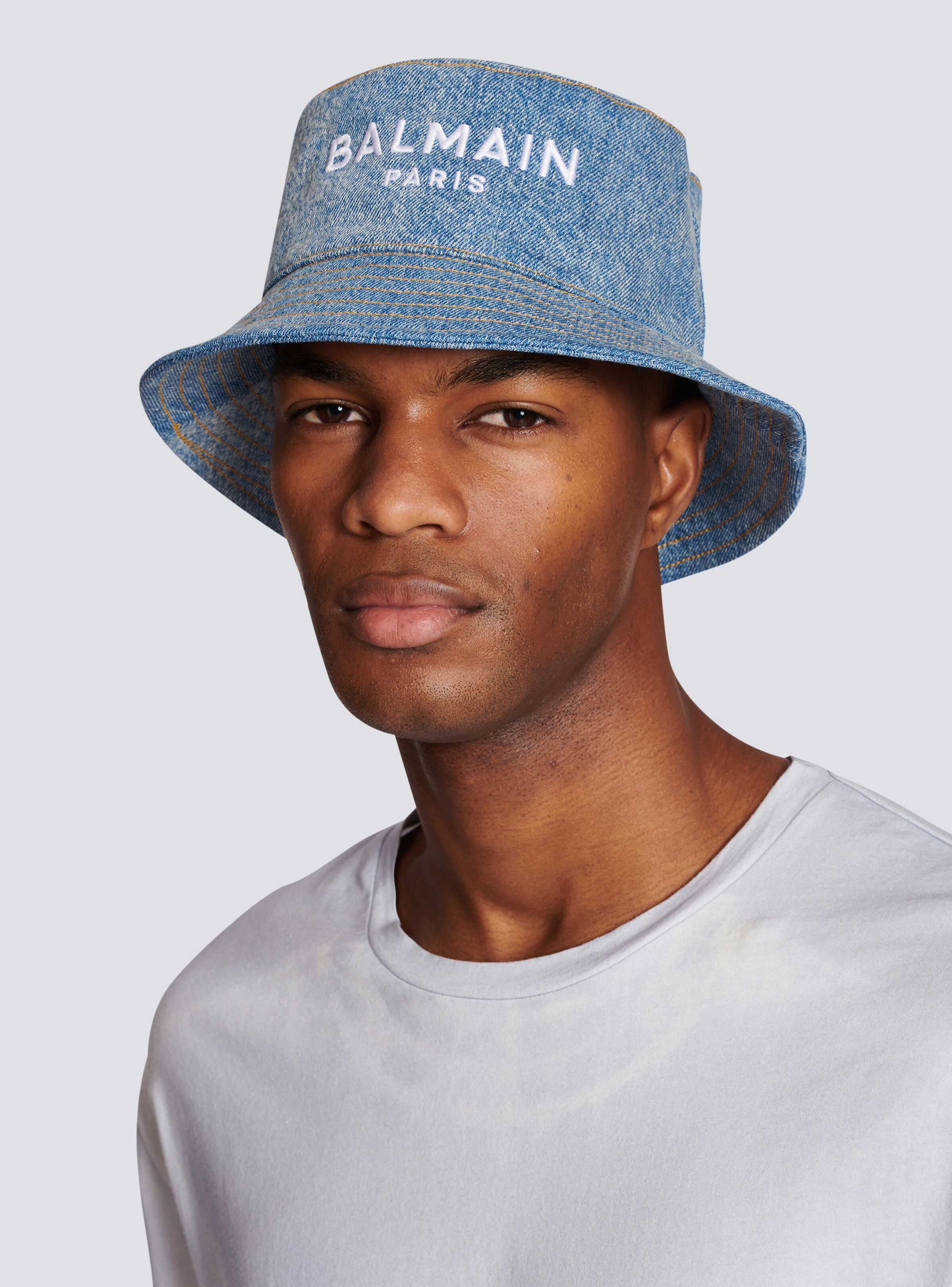 HIGH SUMMER CAPSULE - Denim jean bucket hat with Balmain logo - 2