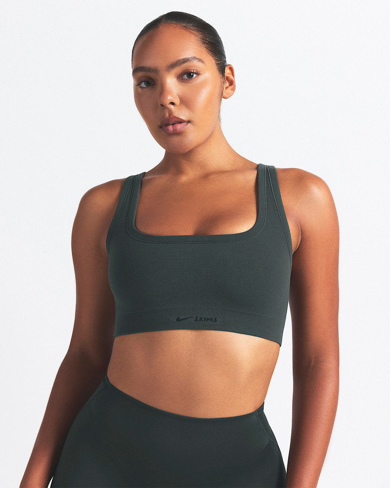 NikeSKIMS Vintage Seamless Women's Scoop Bra 1
