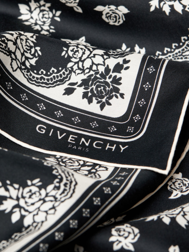 Givenchy BANDANA IN COTTON AND SILK outlook