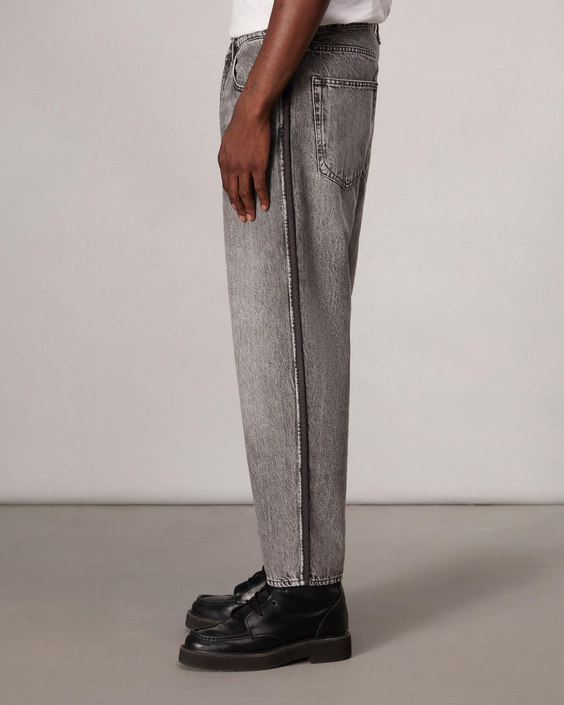 rbTAPER Fit Jean
Authentic Rigid Denim - 3