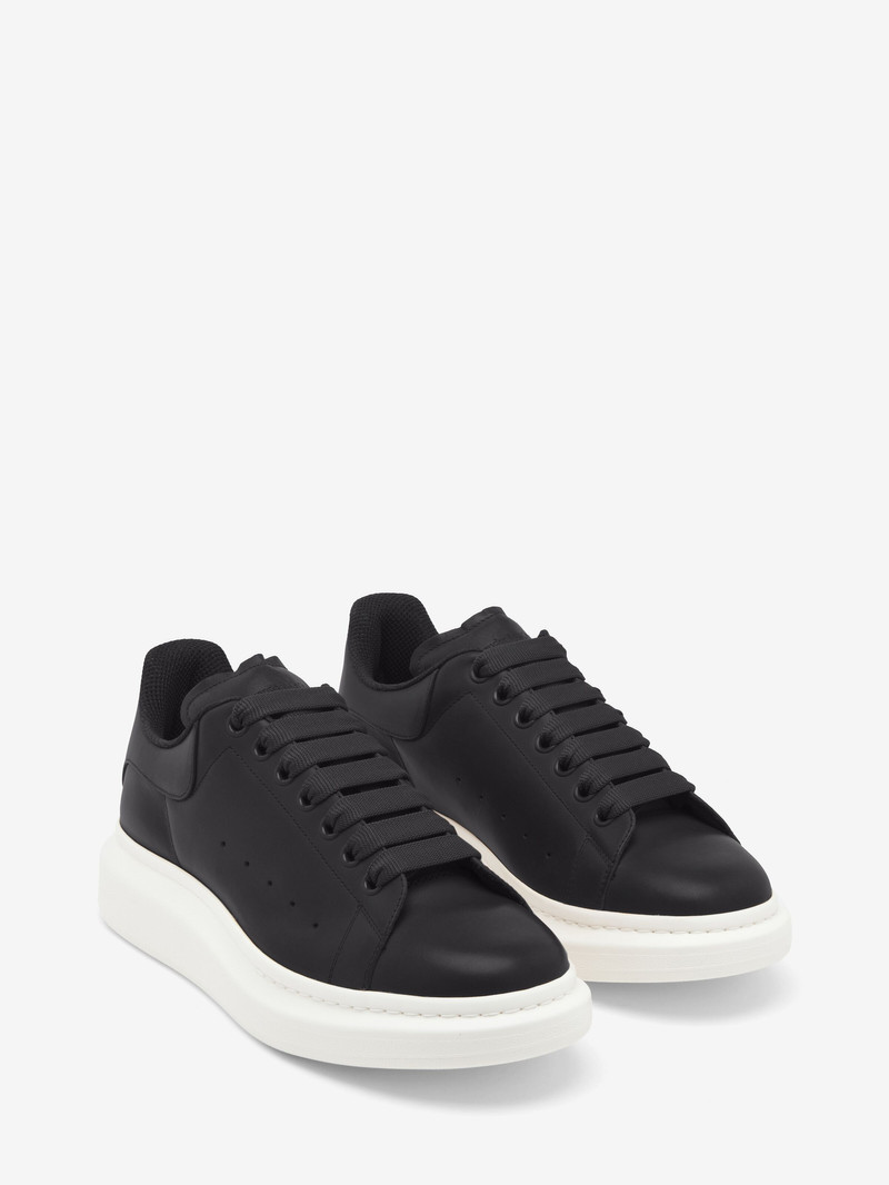 Oversized Sneaker 2