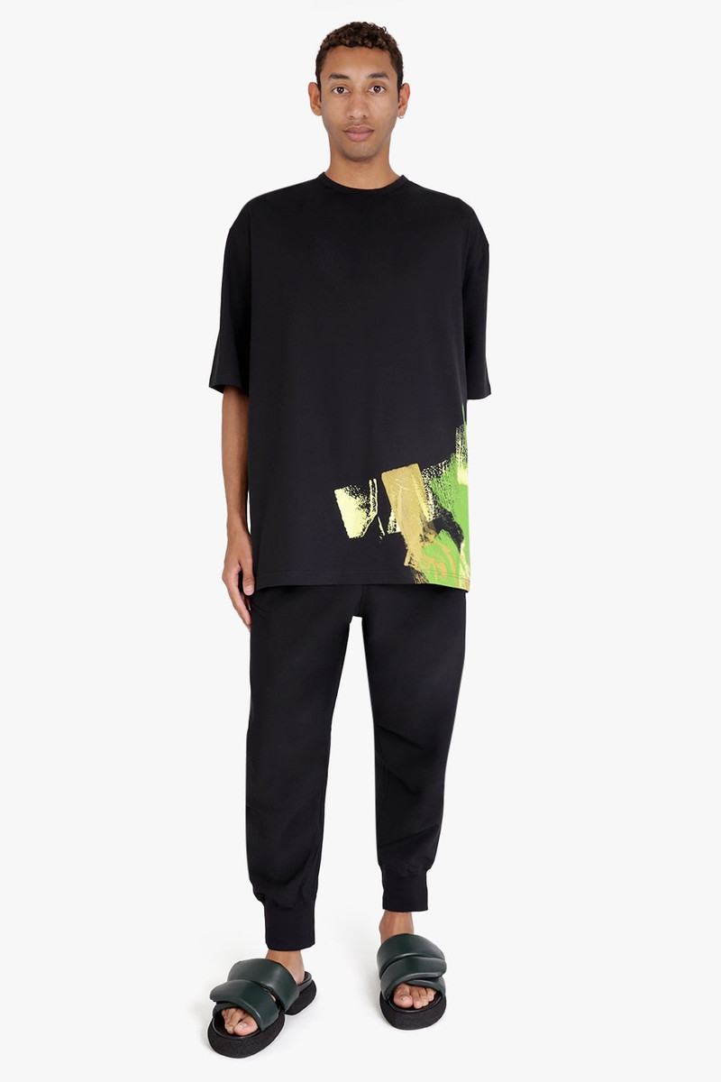 Y-3 GRAPHIC ZIP T-SHIRT | BLACK outlook