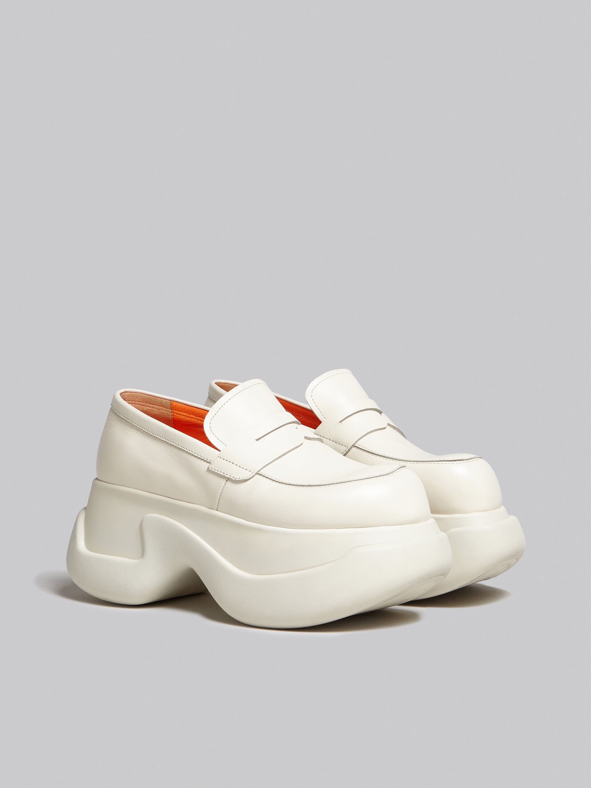 WHITE LEATHER ARAS 23 CHUNKY MOCASSIN - 2