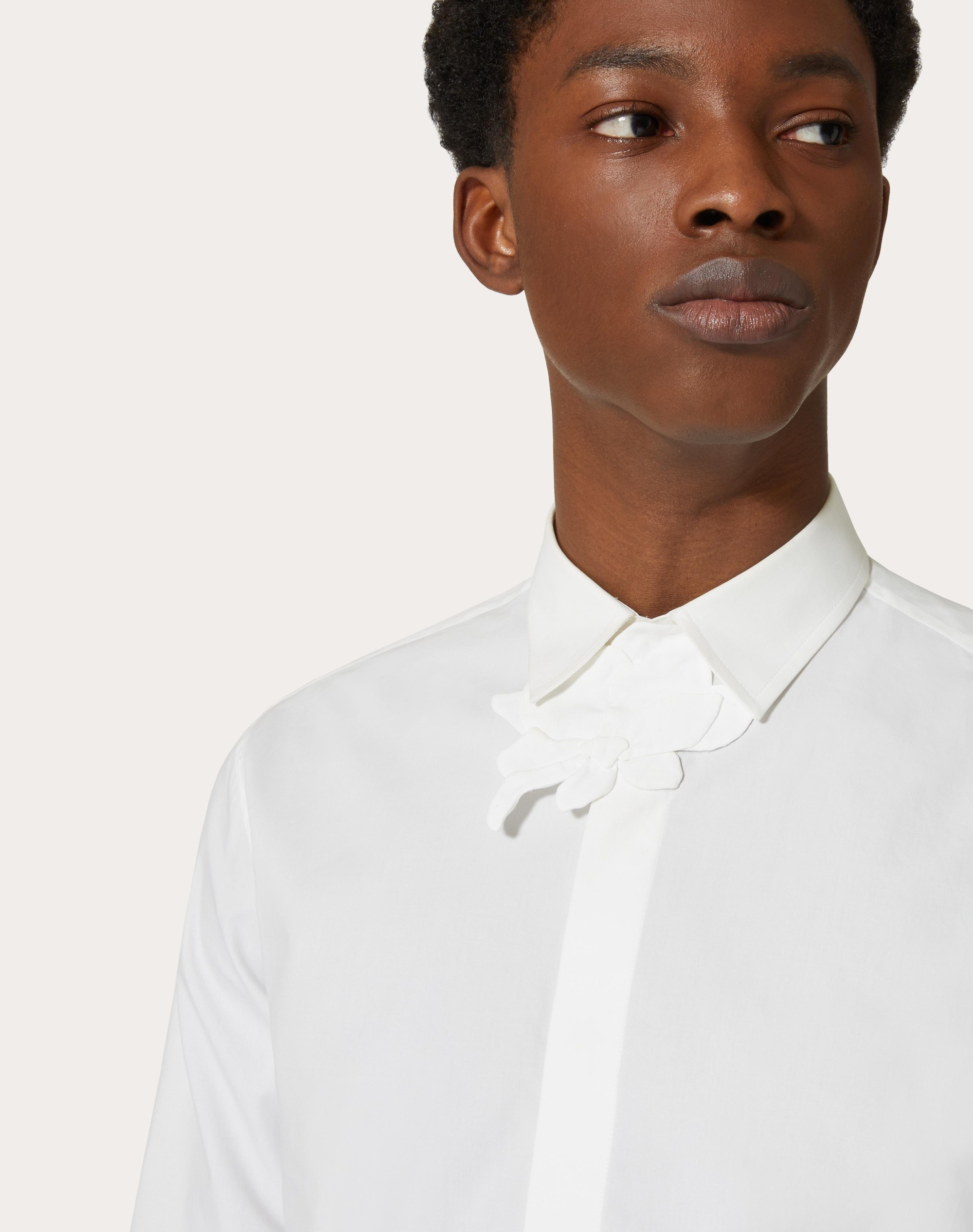 【関税込み】Valentino shirt with flower patch Valentino POPLIN SHIRT WITH FLOWER PATCH DETAIL | netdressed