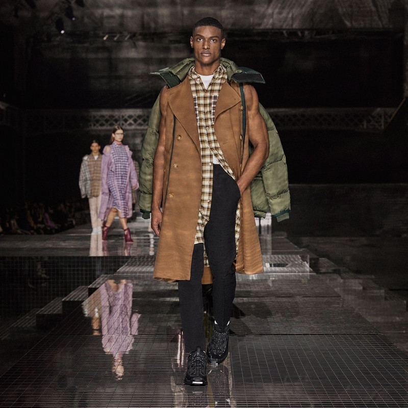 Sleeveless Wool Trench Coat with Detachable Puffer 3