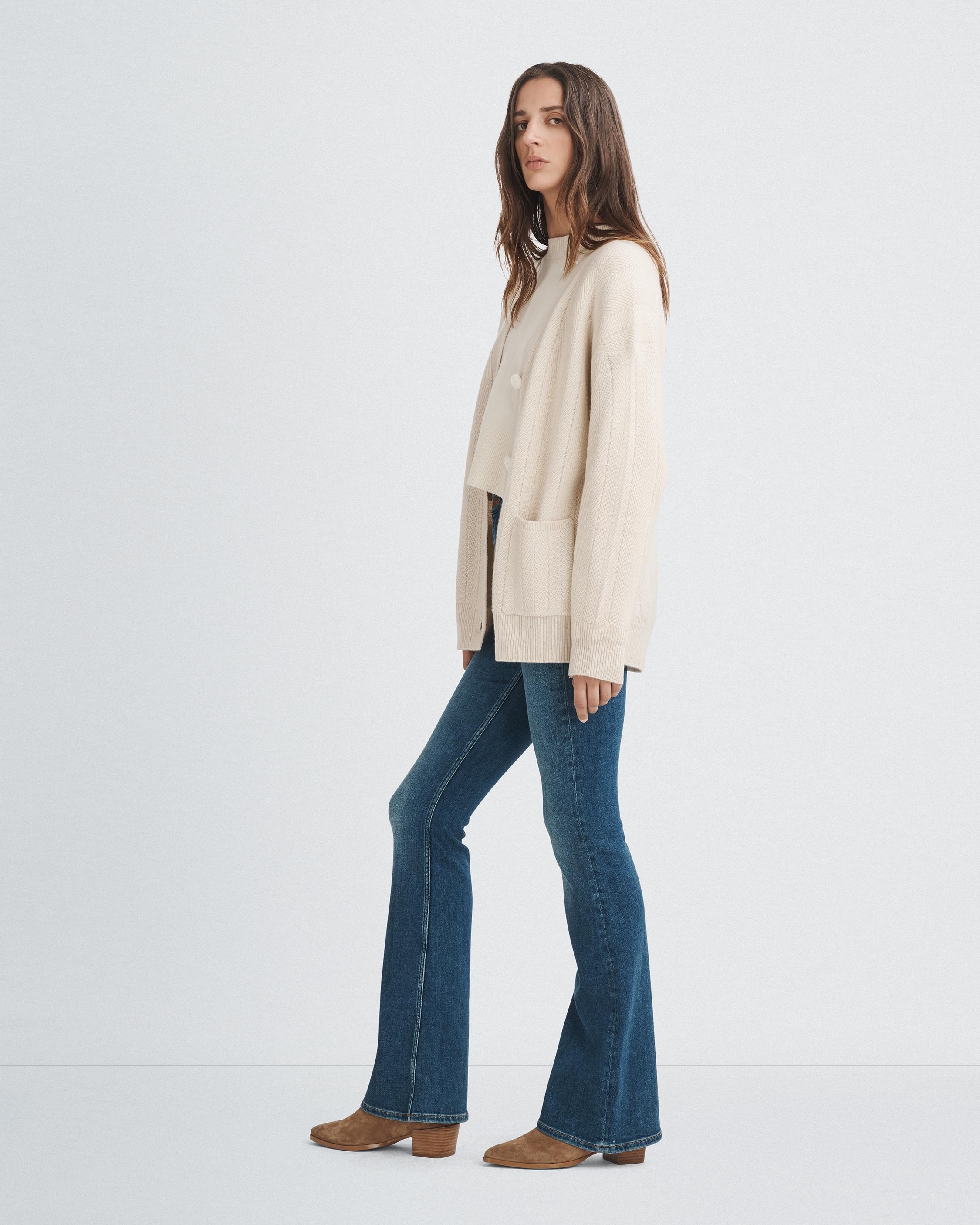 Durham Cashmere Cardigan
Oversized Fit - 4