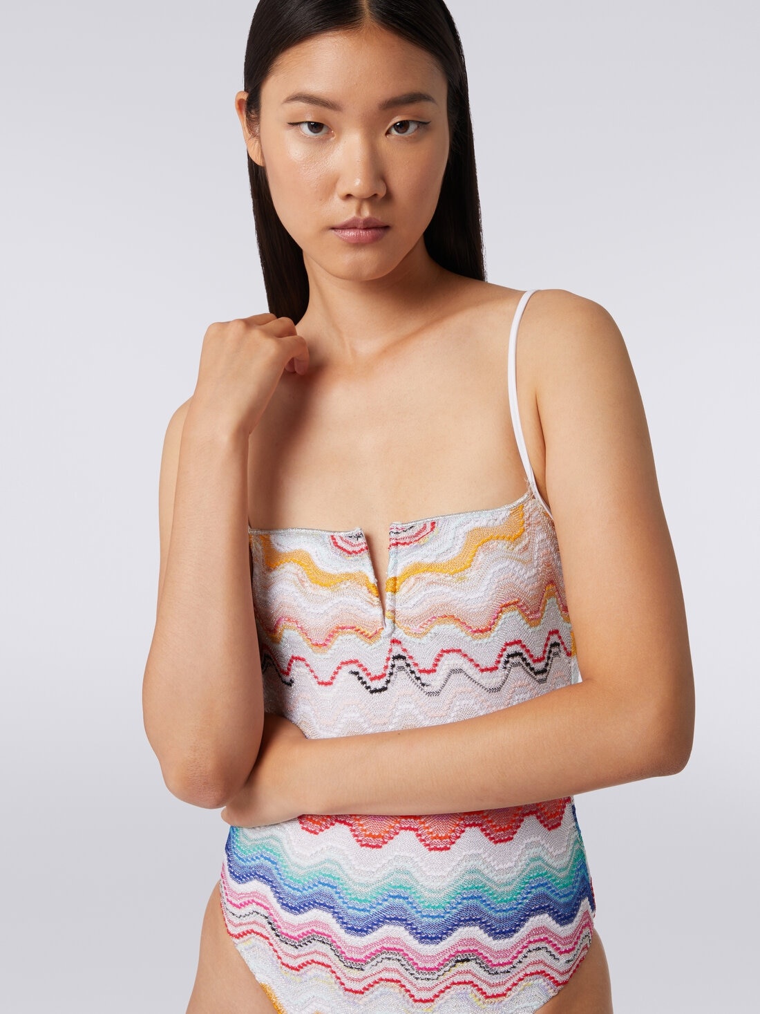 Wave motif one-piece swimming costume with underwire - 5