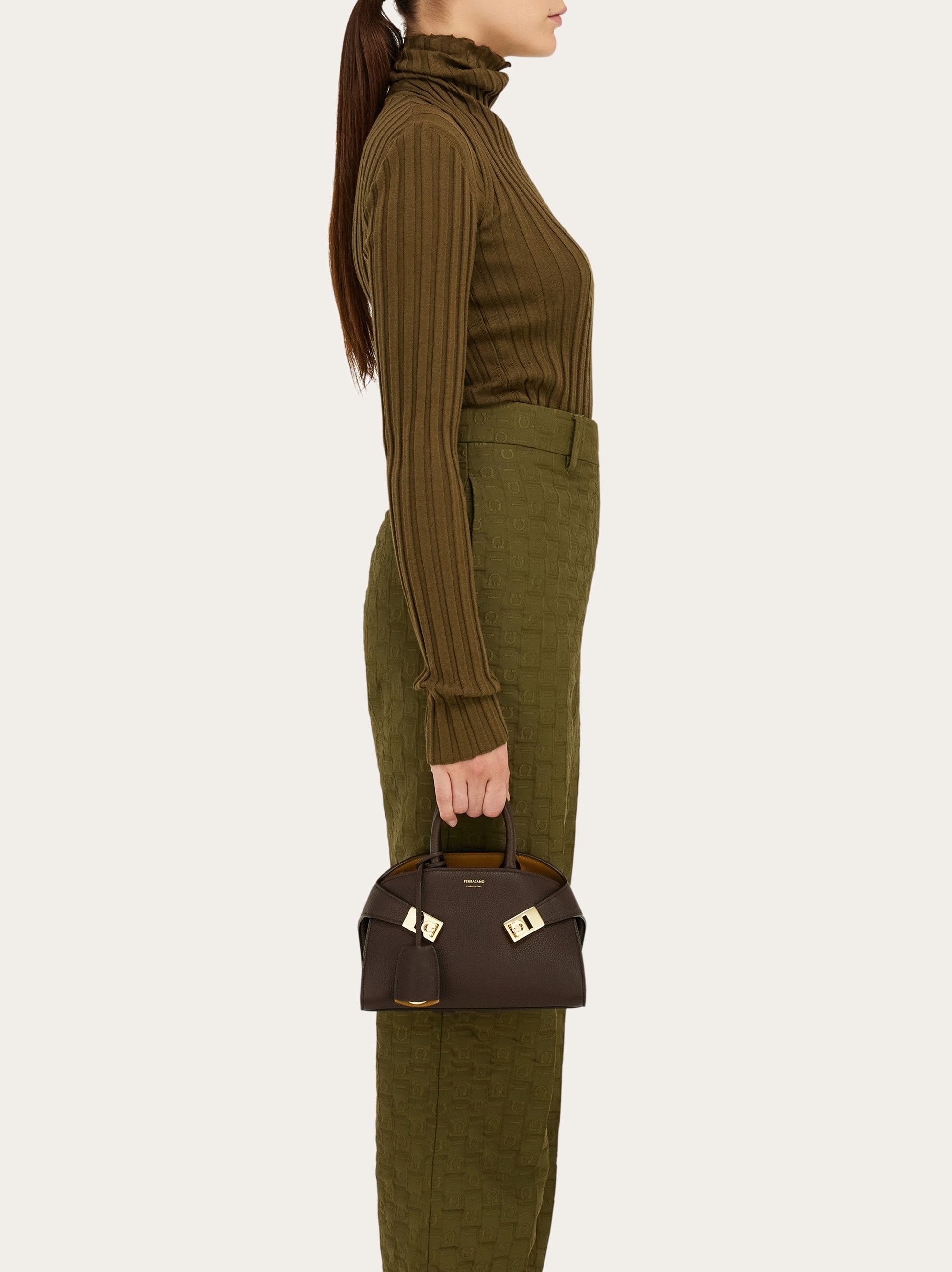 Hug bicolor handbag (M) - 2