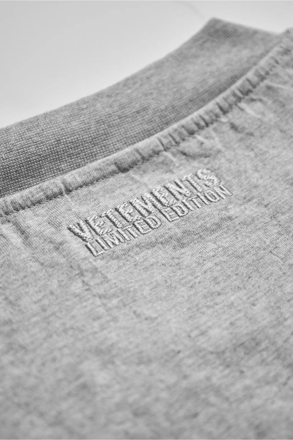 Vetements Metalized Wrinkled Logo Embroidered T-Shirt Grey Melange - 3