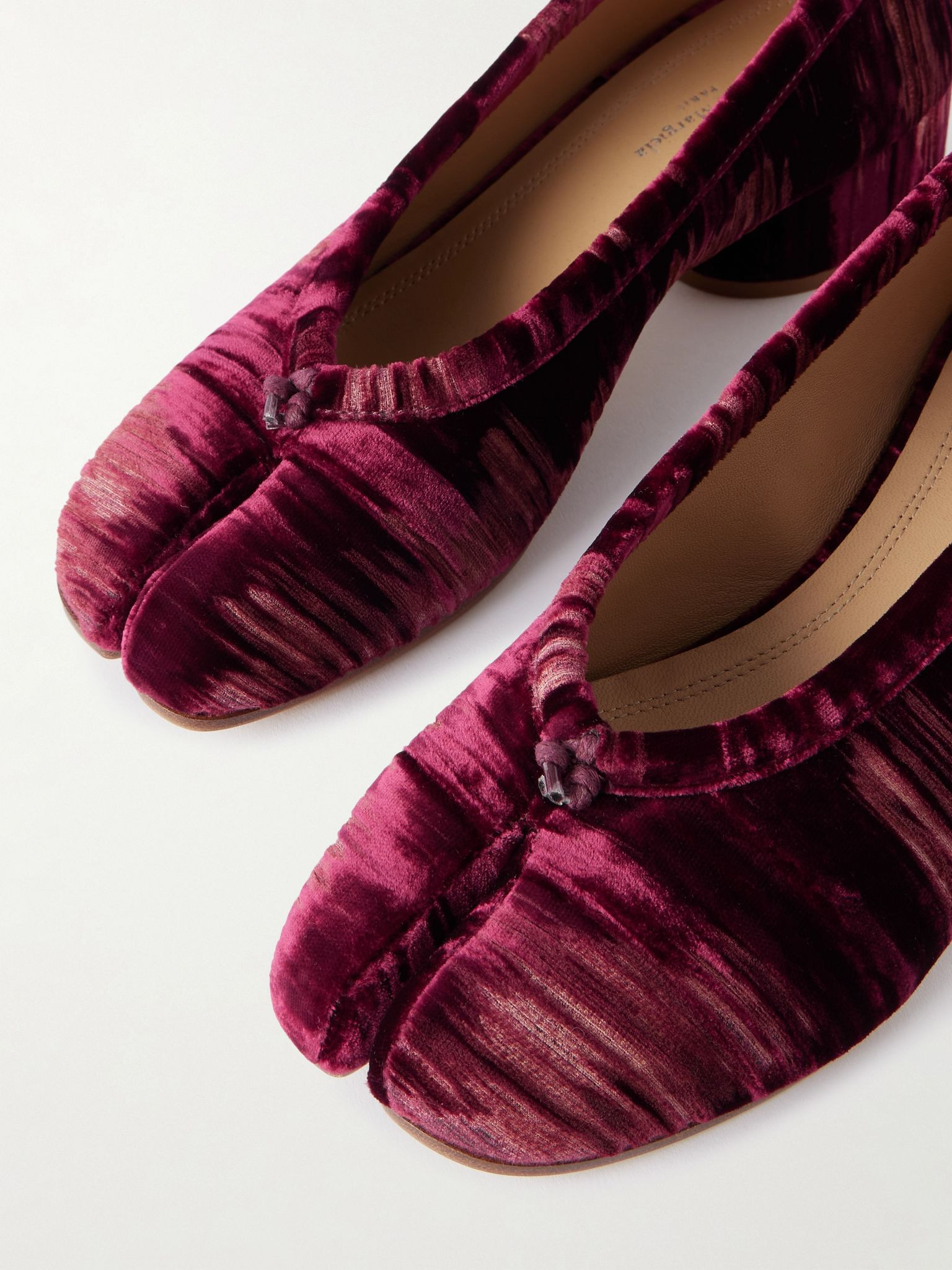 Tabi Ballerina split-toe distressed velvet pumps Pink - 4