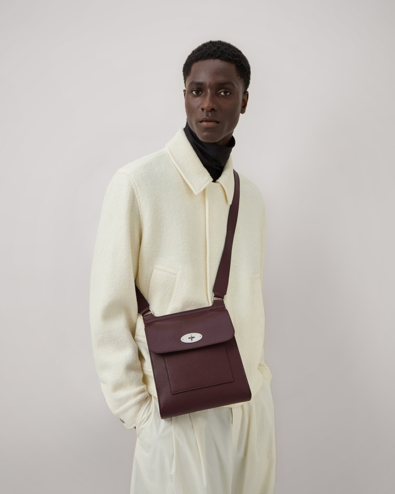 Mulberry Antony
Black Cherry Small Classic Grain outlook