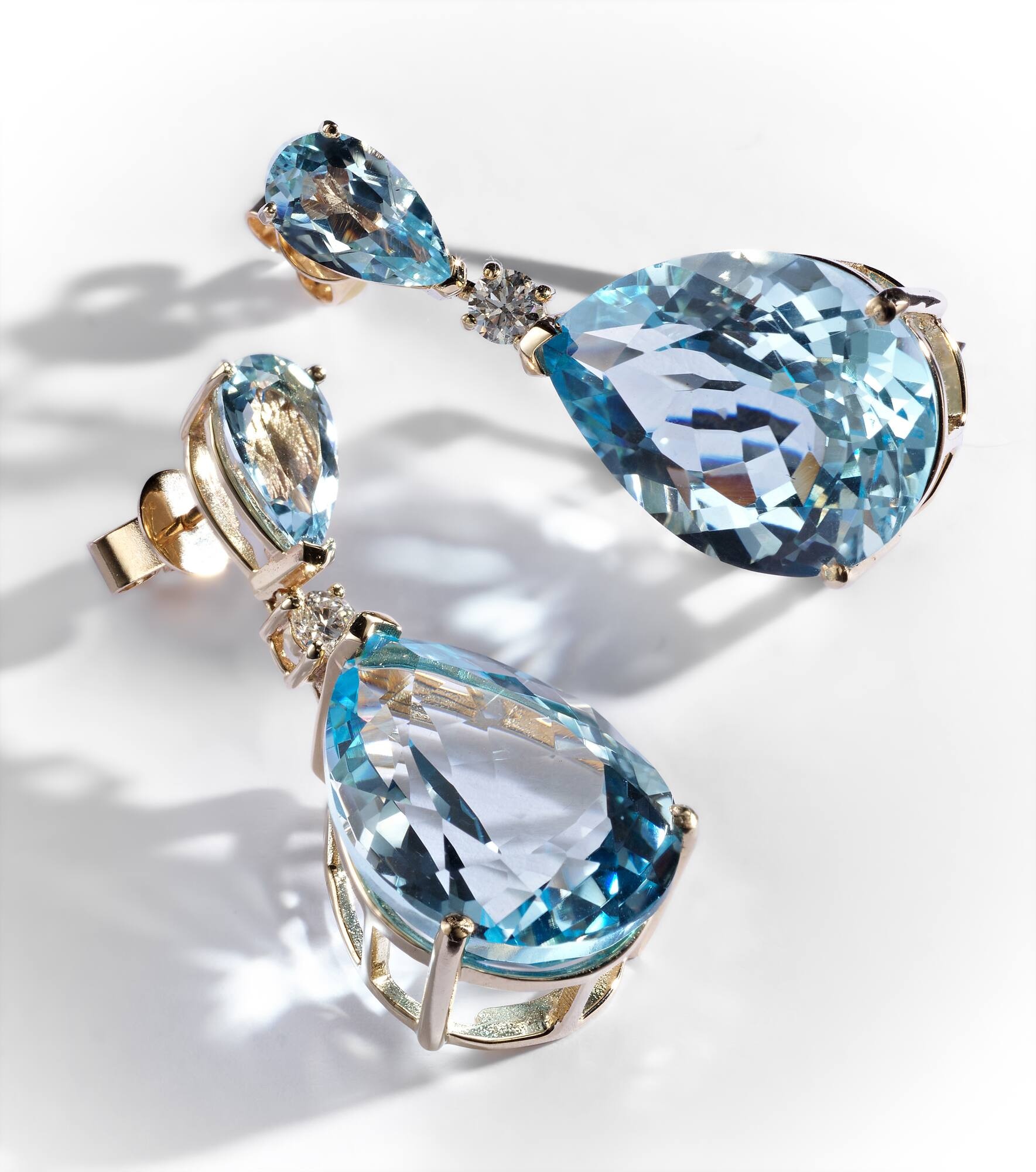 Sophia 14kt gold earrings with topaz and diamonds - 5