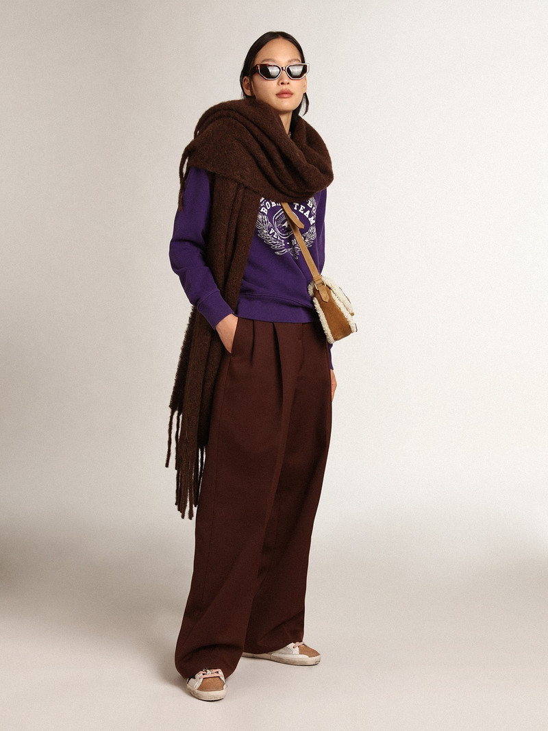 Coffee-colored wool scarf with fringe and ‘Golden’ lettering 3