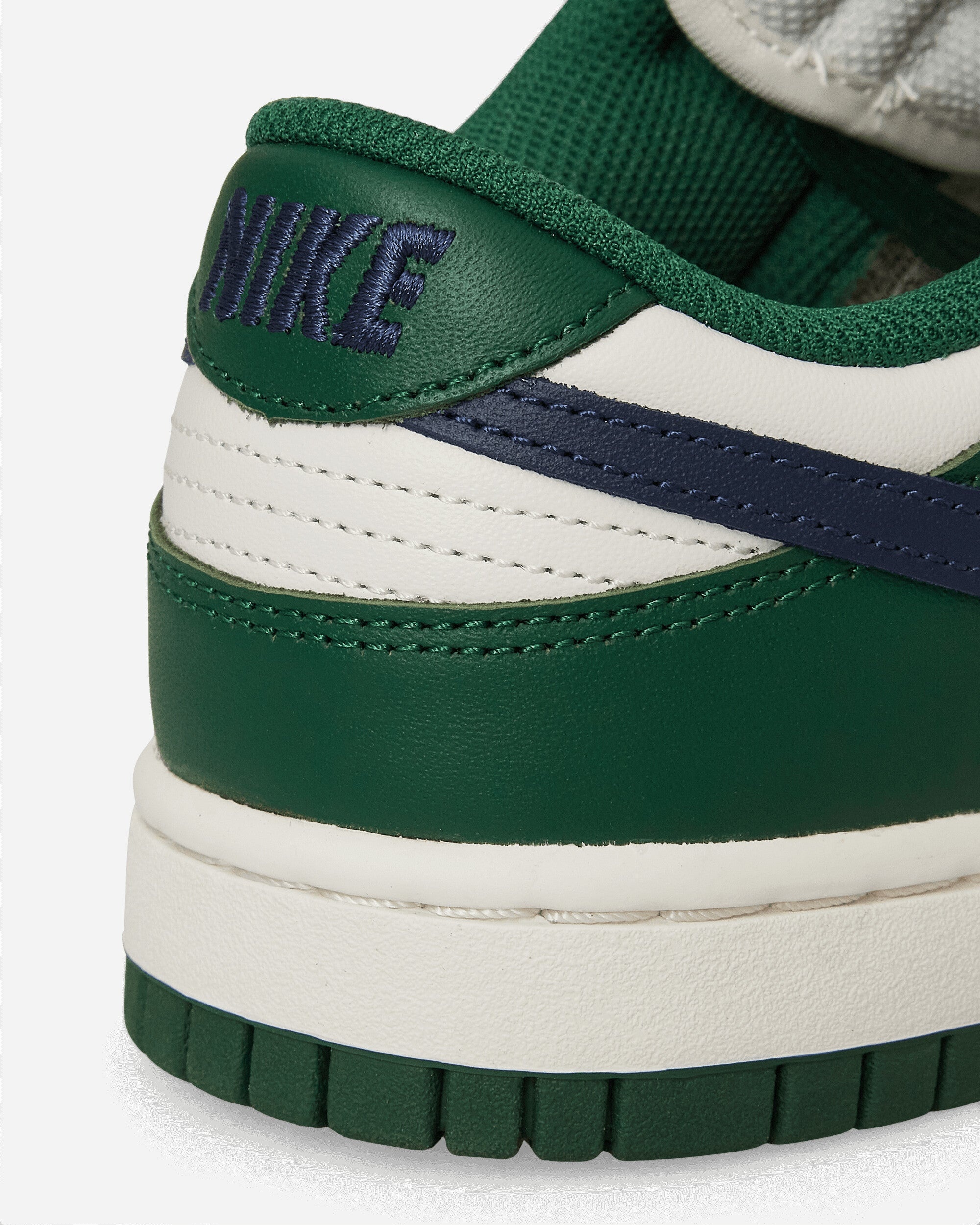 WMNS Dunk Low Sneakers Gorge Green - 6