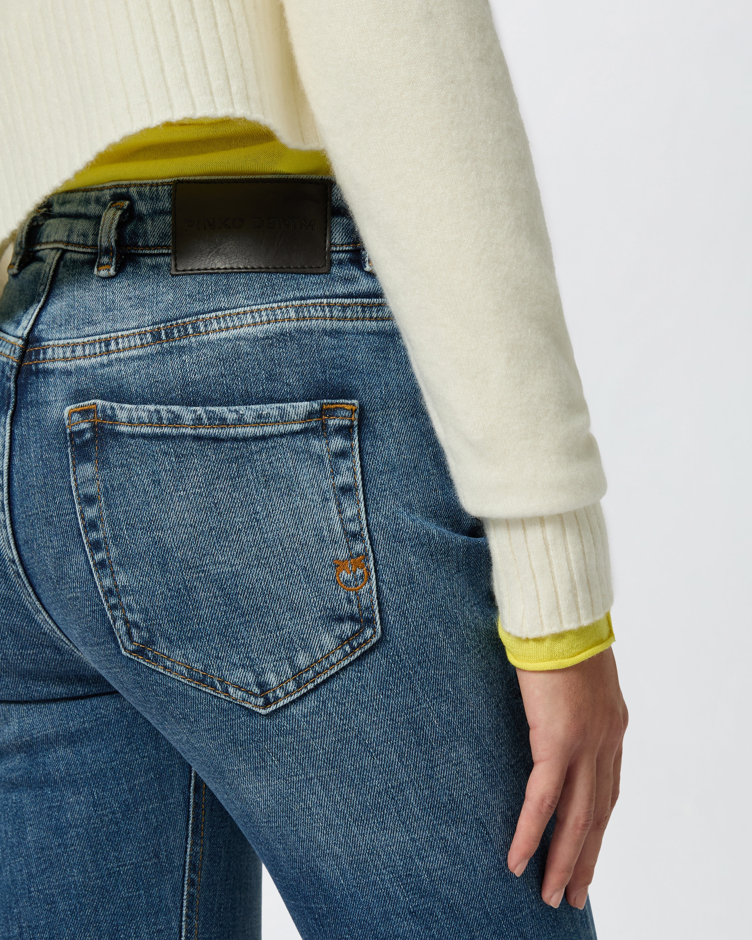 COMFORTABLE BLUE DENIM FLARED JEANS - 5