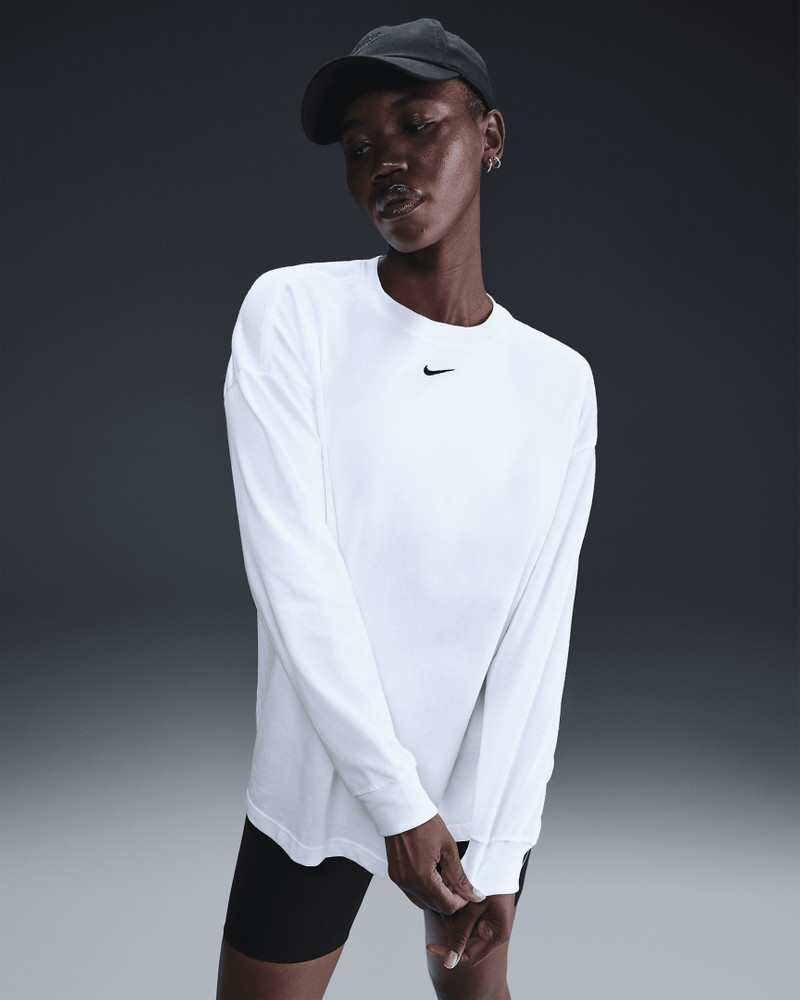 Nike Sportswear Essential Women's Oversized Long-Sleeve T-Shirt 1