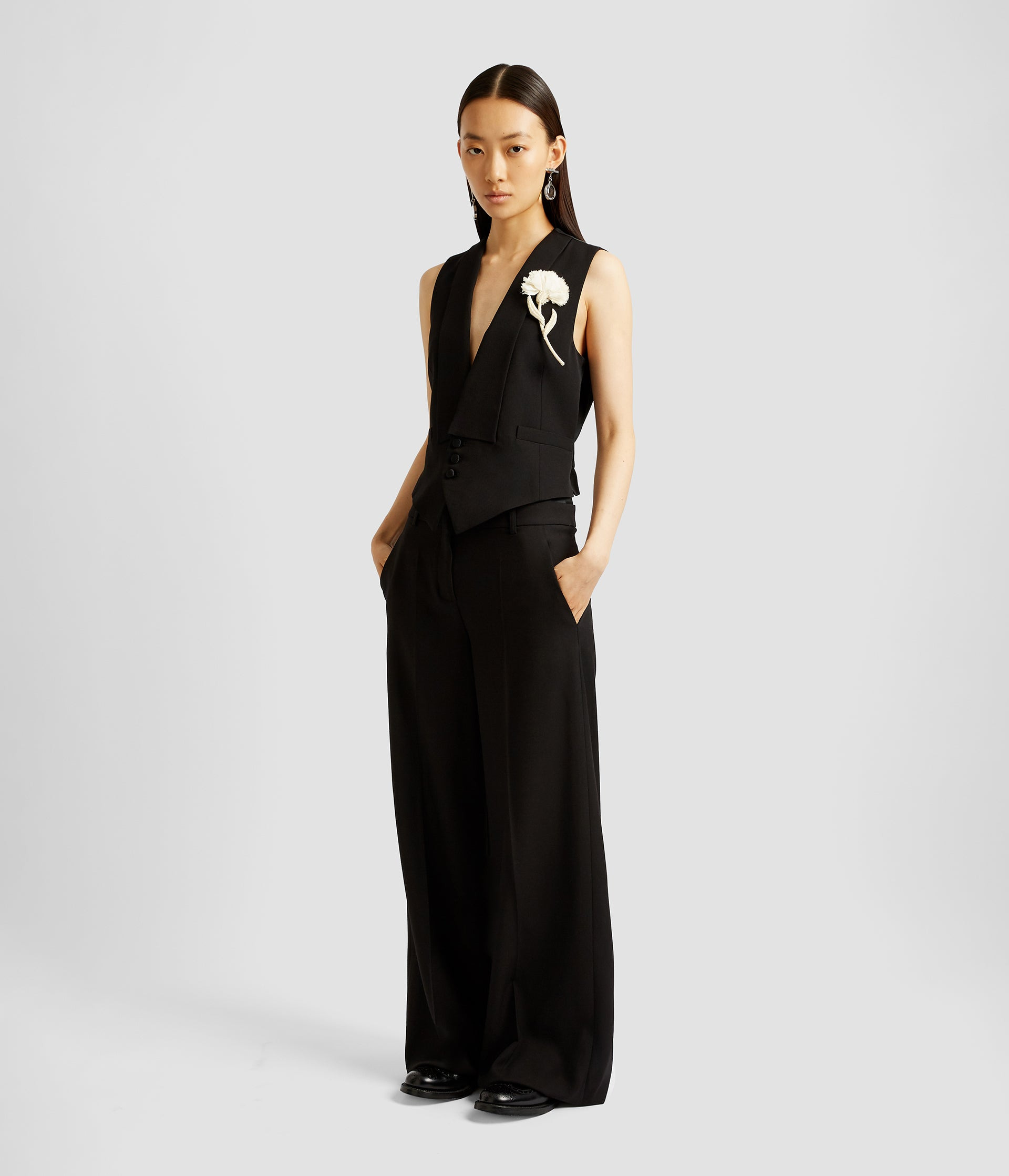 SLEEVELESS TAILORED TOP - 3