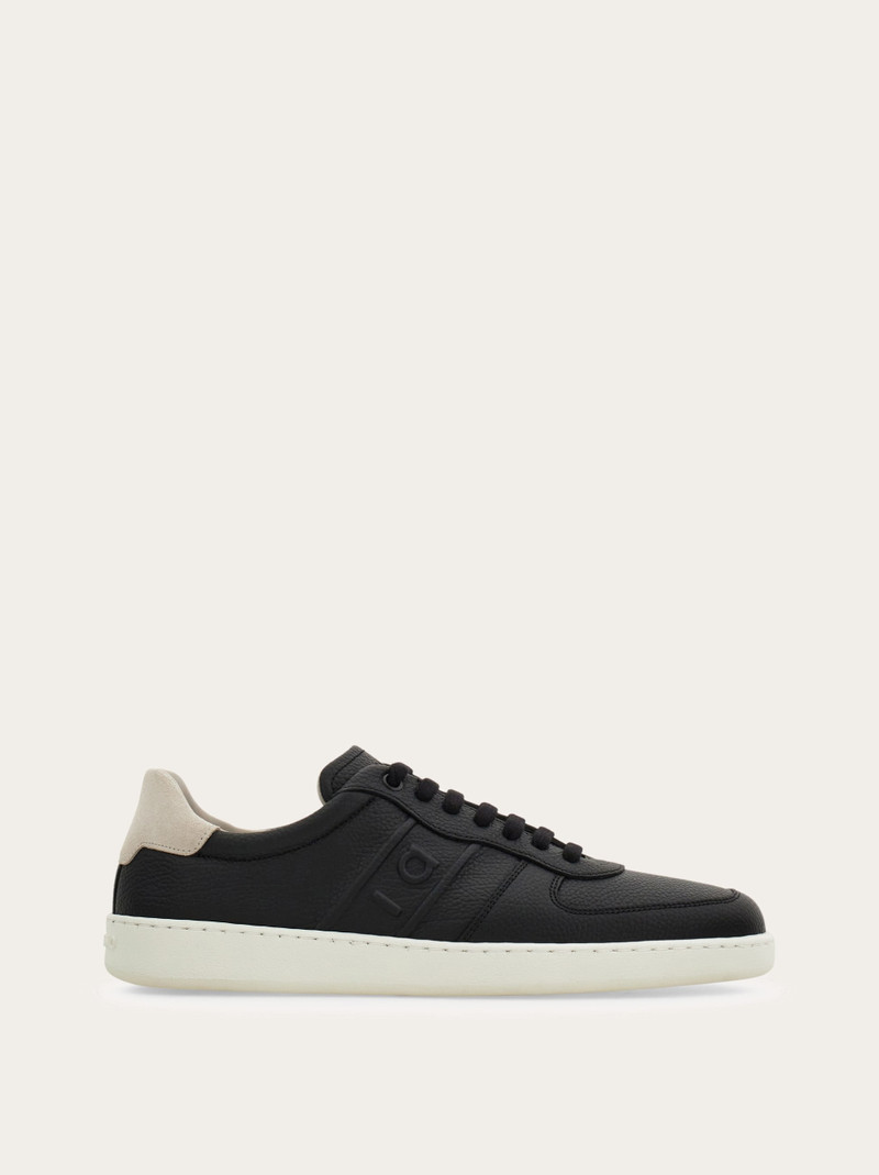 Low-top sneaker 1