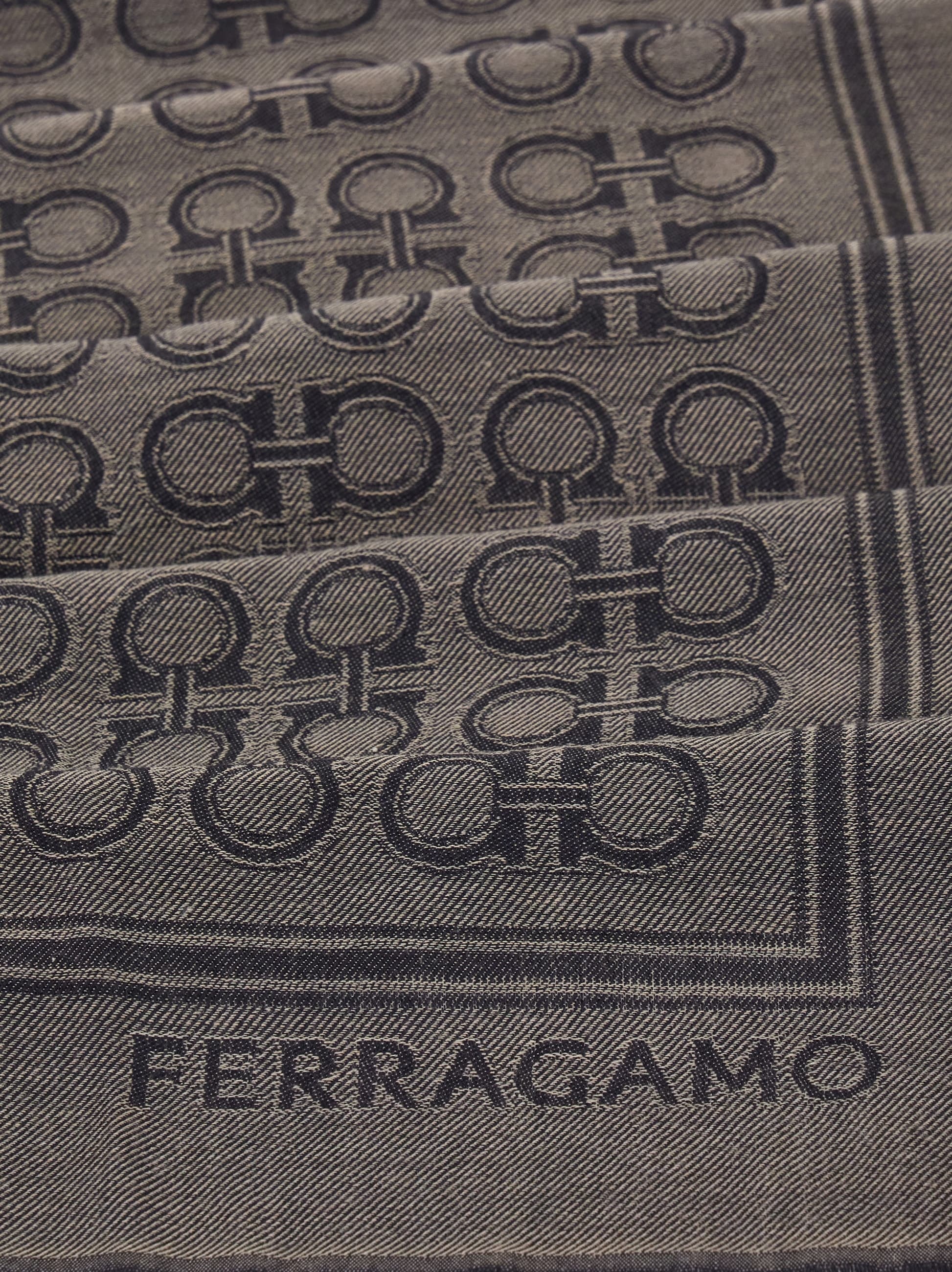 Gancini square stole - 2
