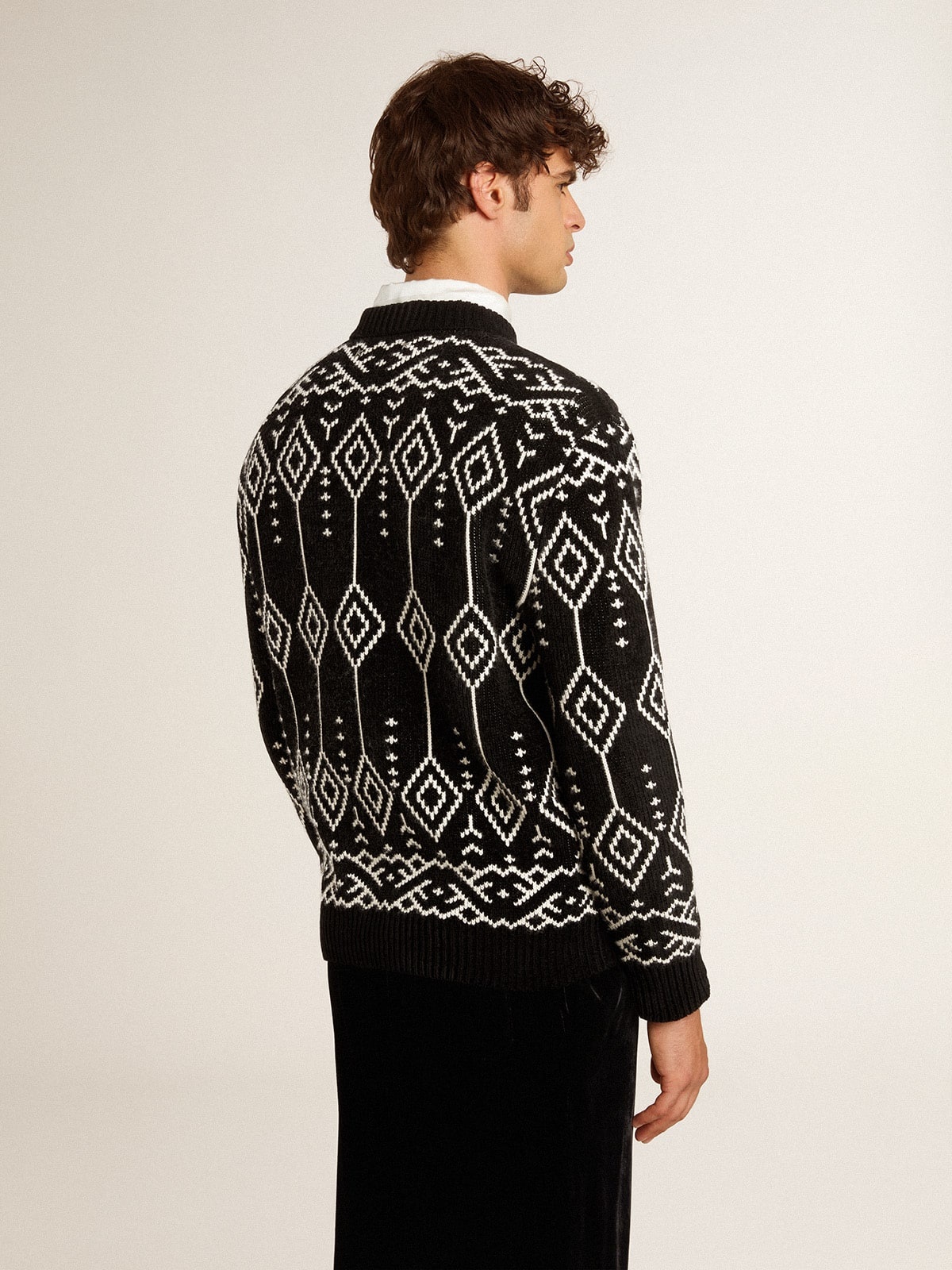 Men’s crew neck wool blend sweater with jacquard argyle design - 4
