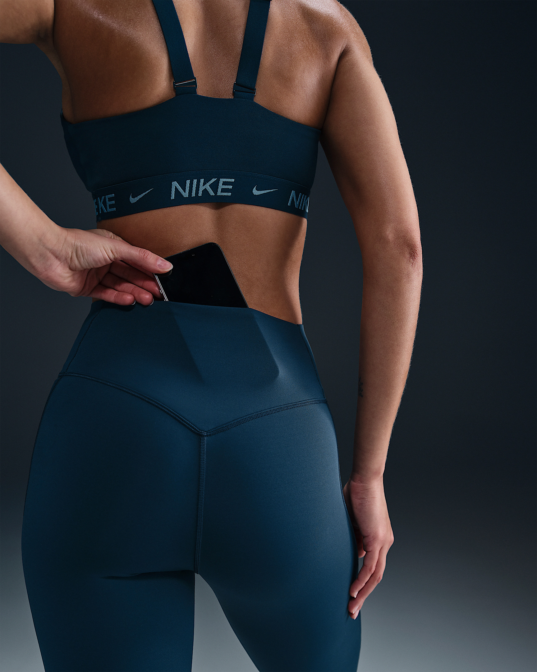Nike Universa Women's Medium-Support High-Waisted 7/8 Leggings with Pockets - 6